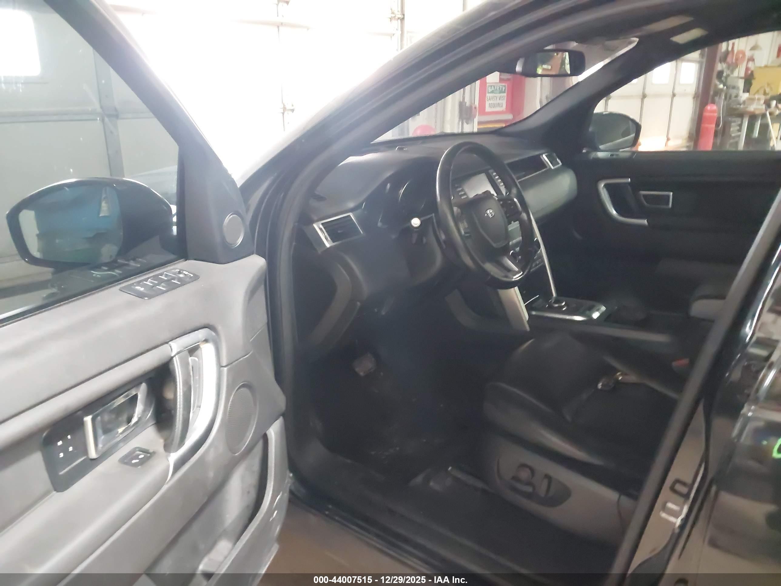 LAND ROVER image 5