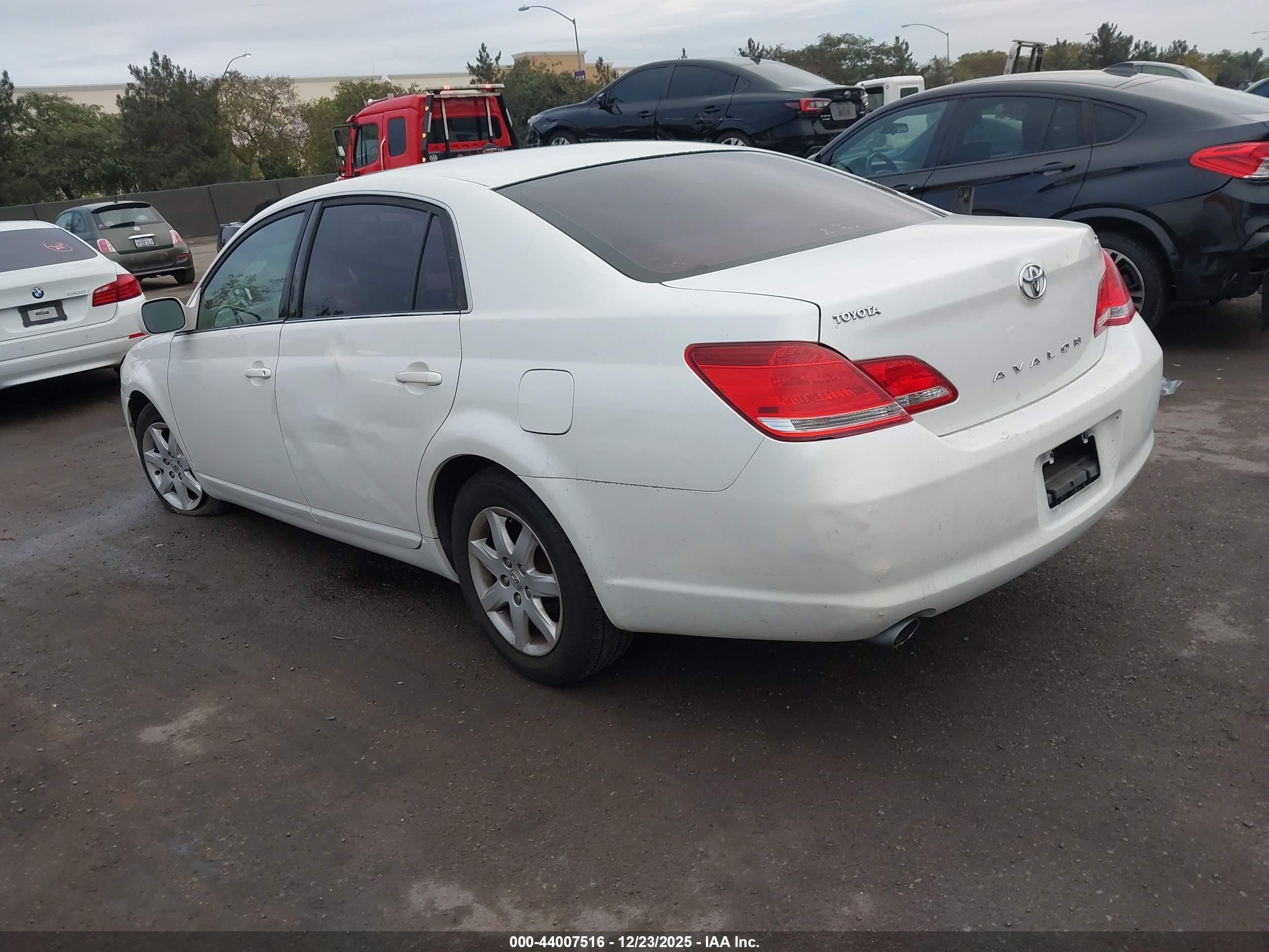 TOYOTA AVALON image 3