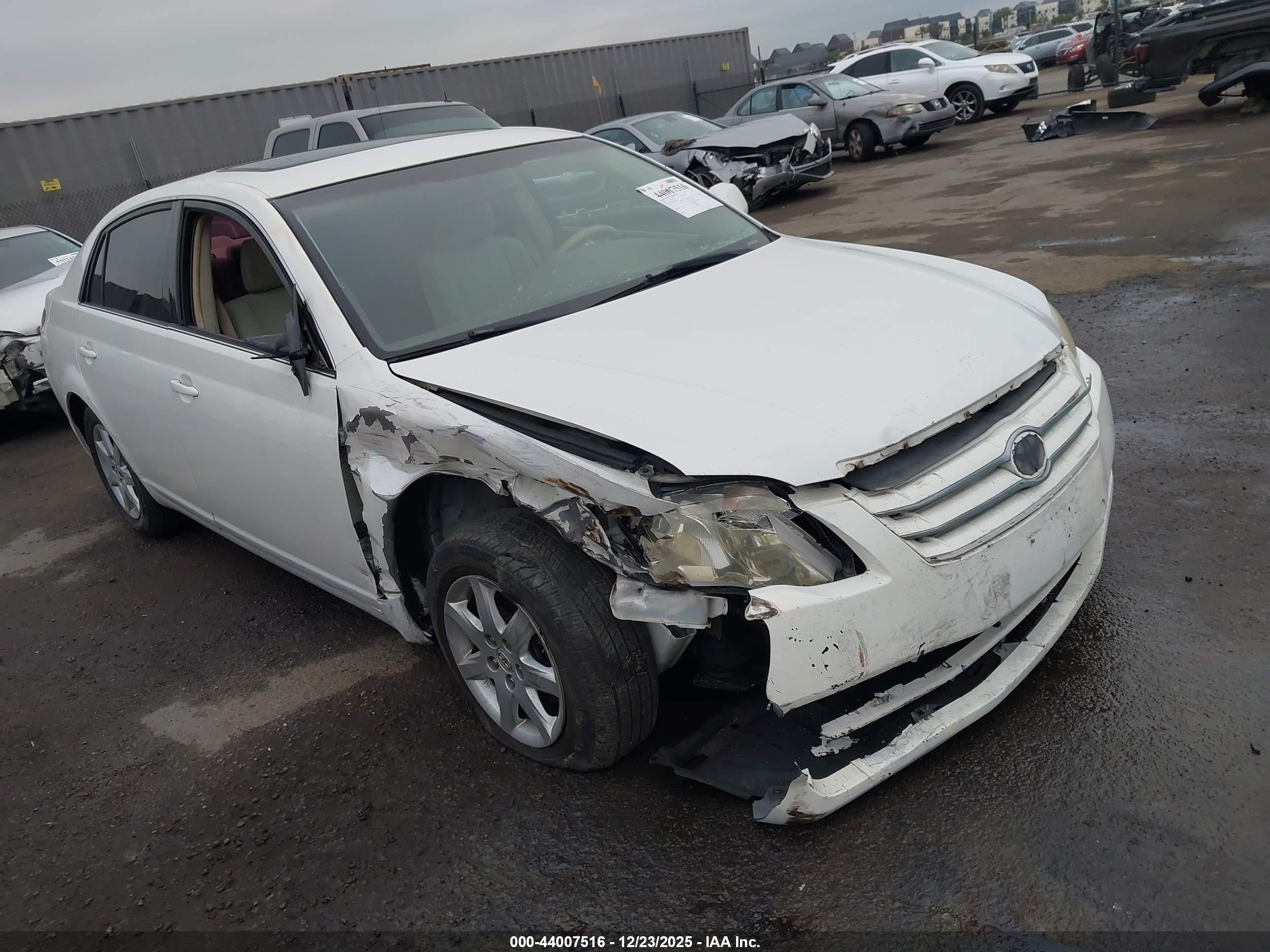 TOYOTA AVALON image 6