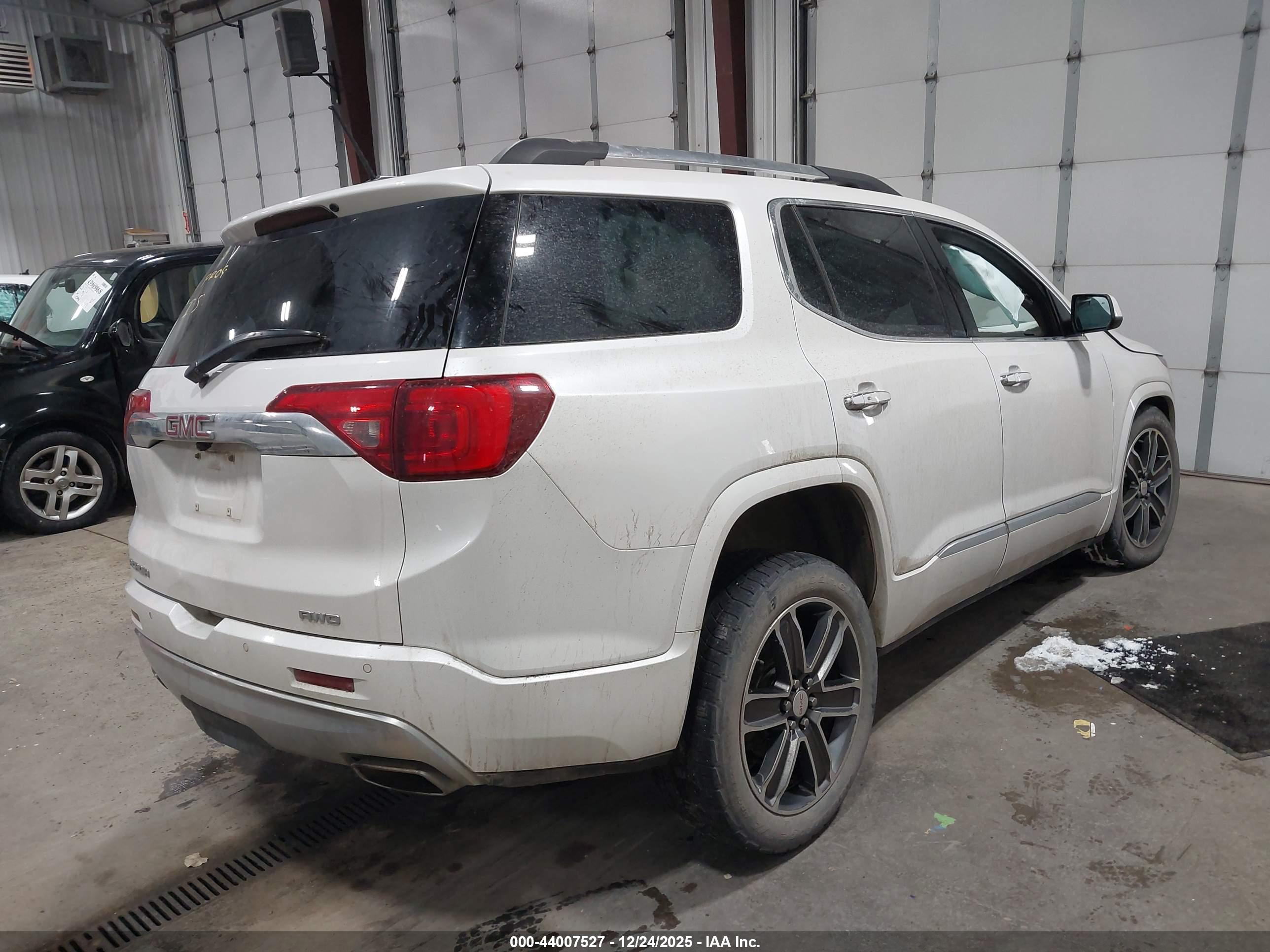 GMC ACADIA image 4