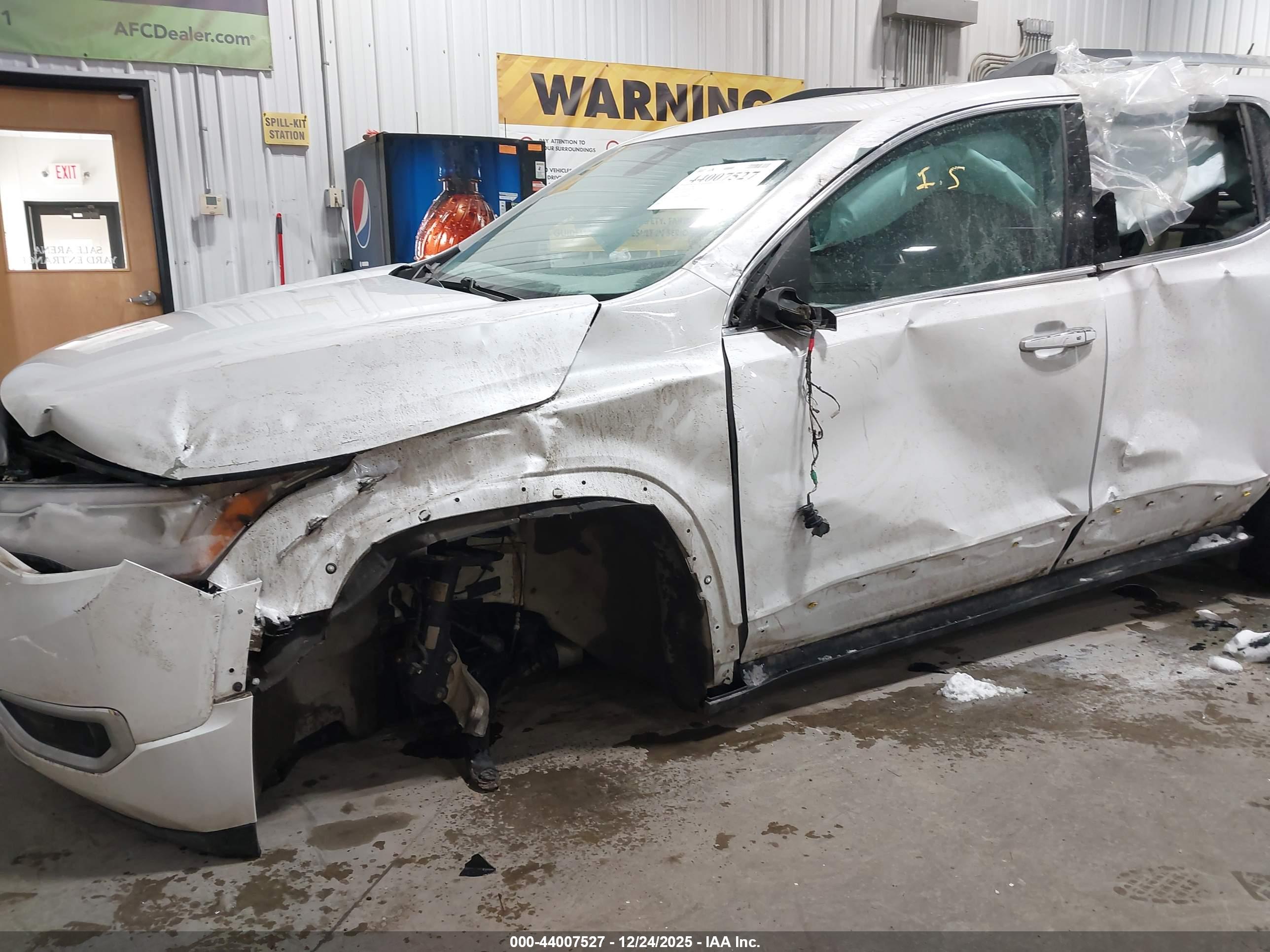 GMC ACADIA image 6