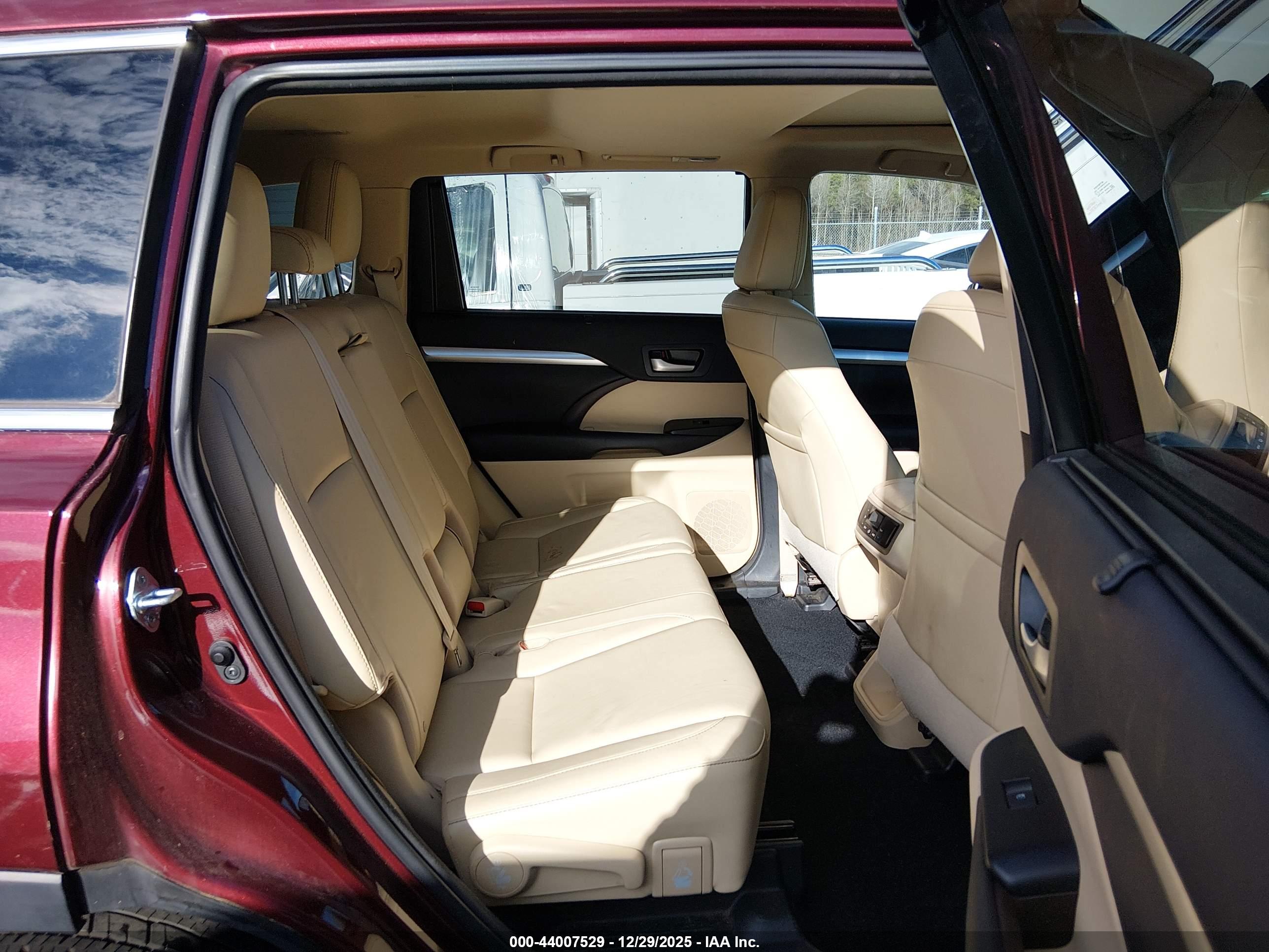 TOYOTA HIGHLANDER image 8