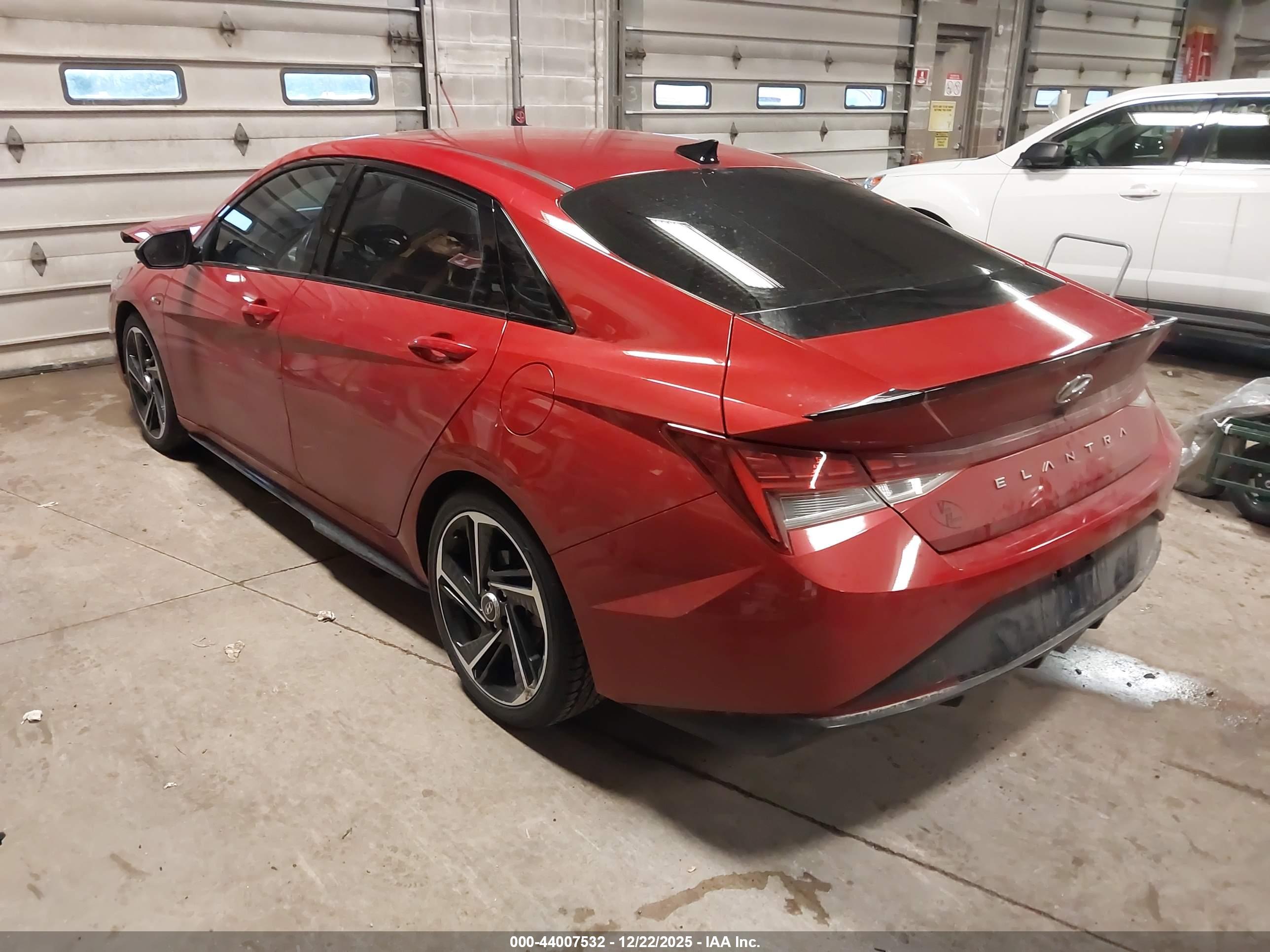 HYUNDAI ELANTRA image 3