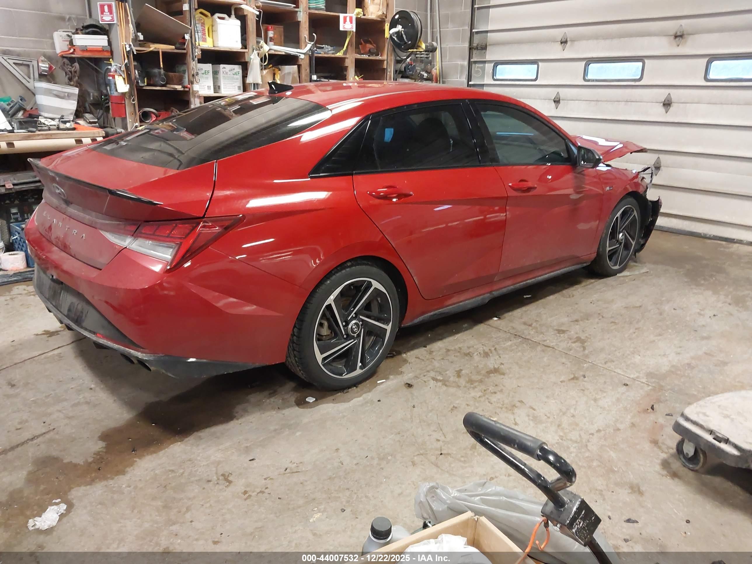 HYUNDAI ELANTRA image 4