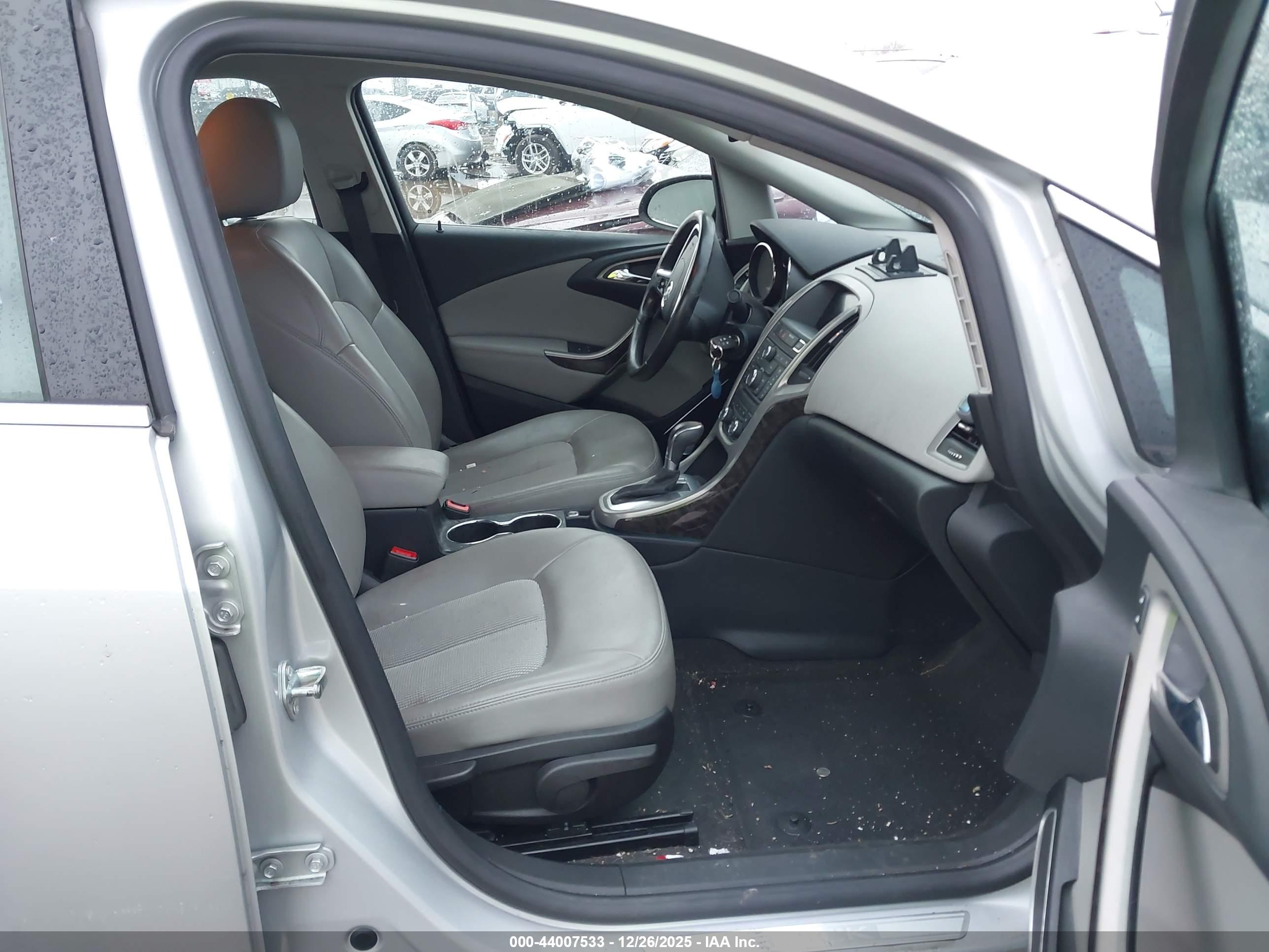 BUICK VERANO image 5