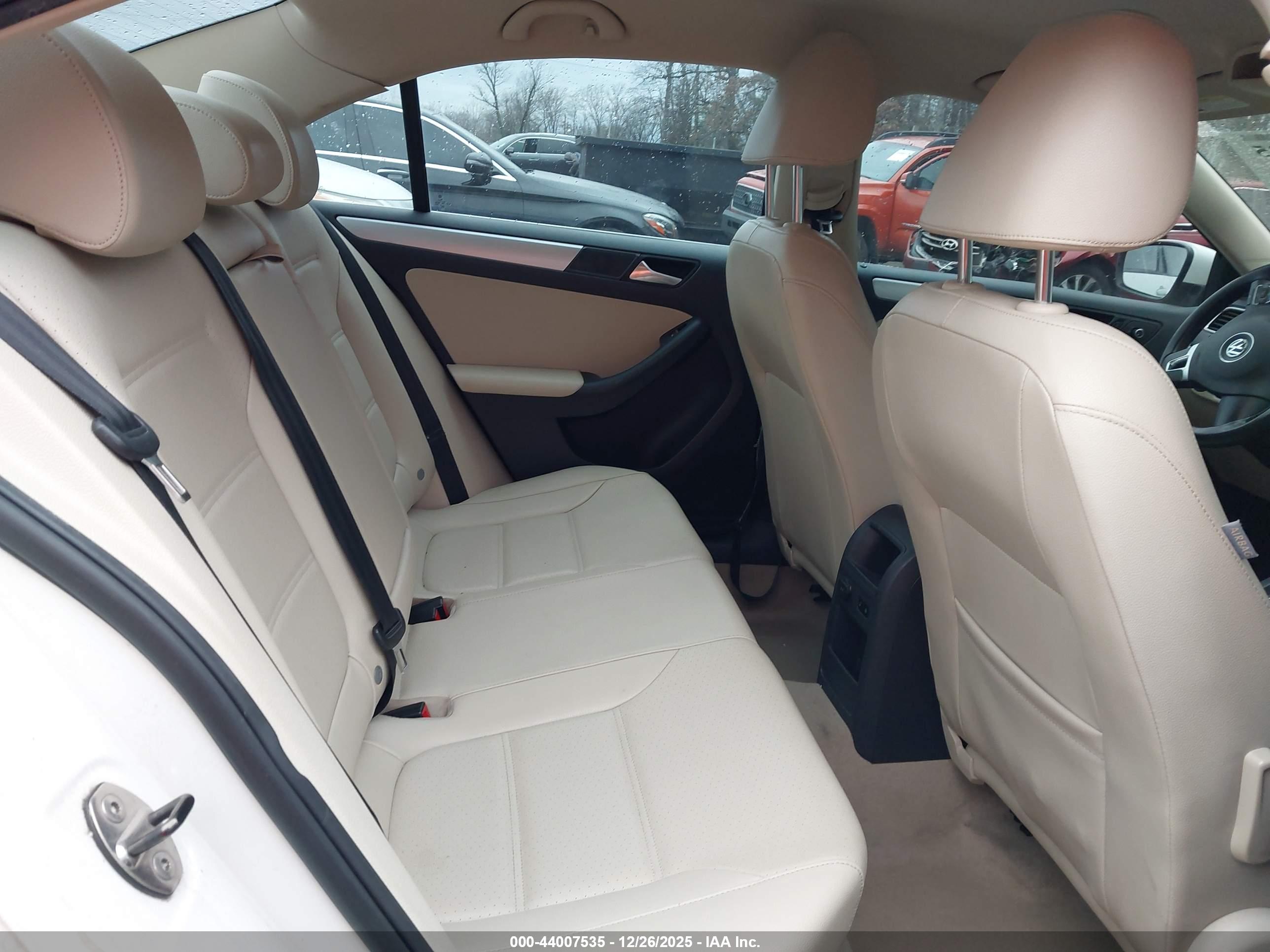 VOLKSWAGEN JETTA image 8
