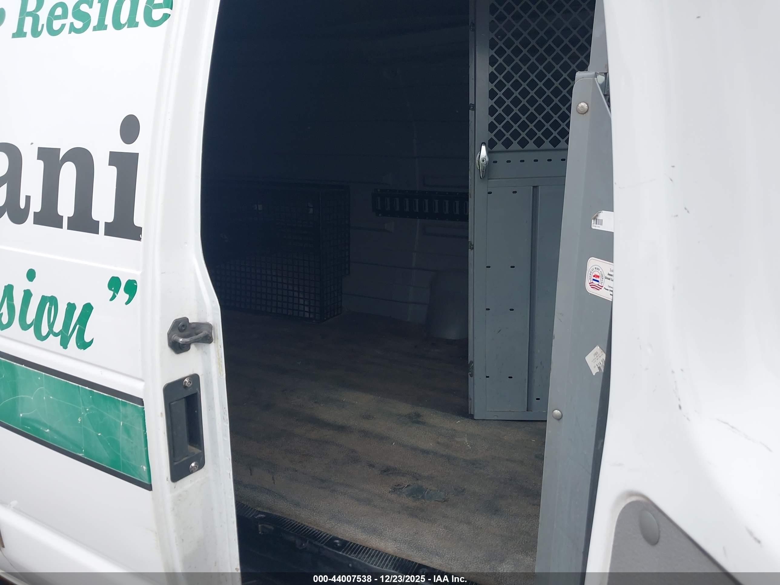 FORD E-250 image 8