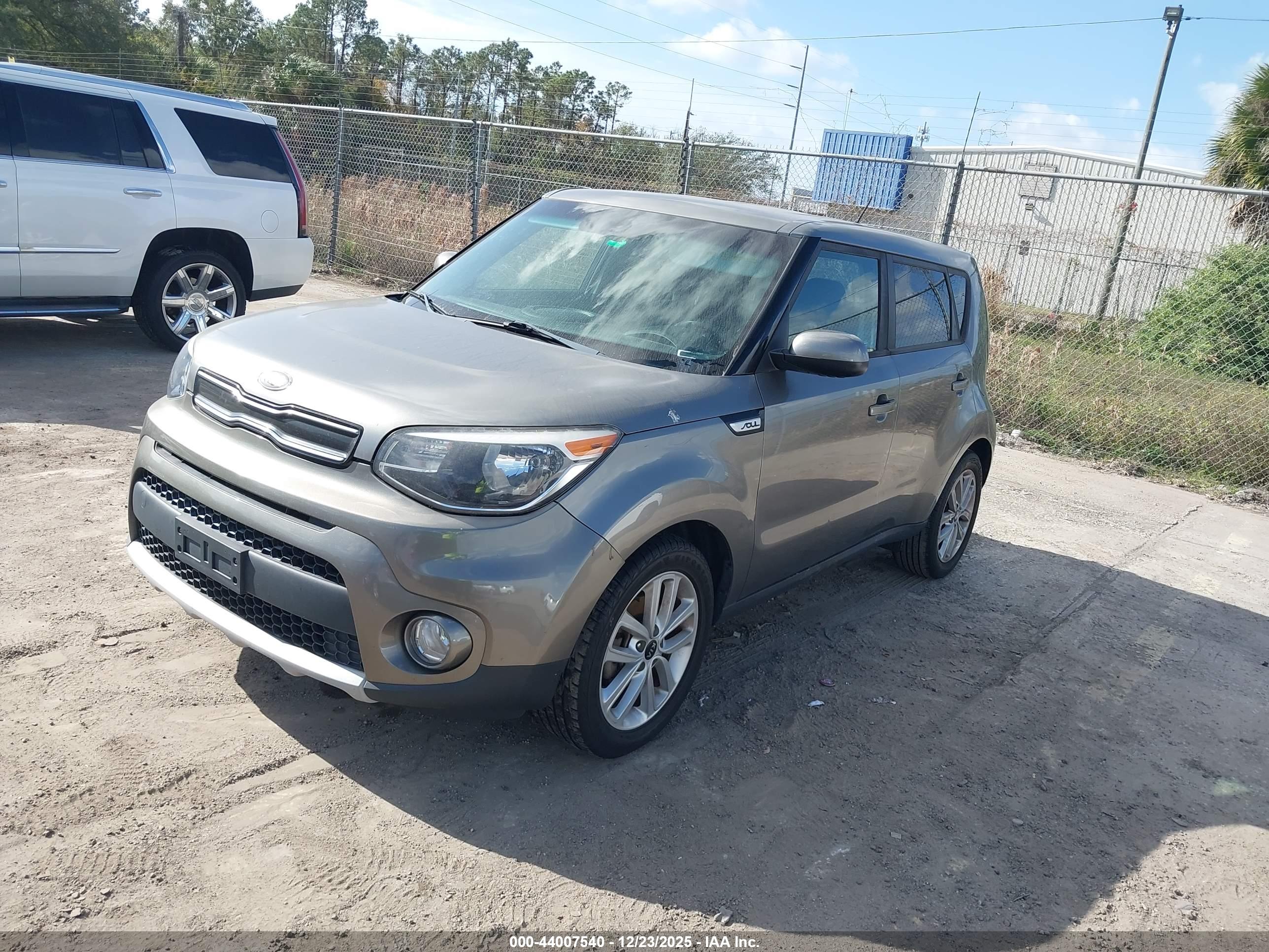 KIA SOUL image 2