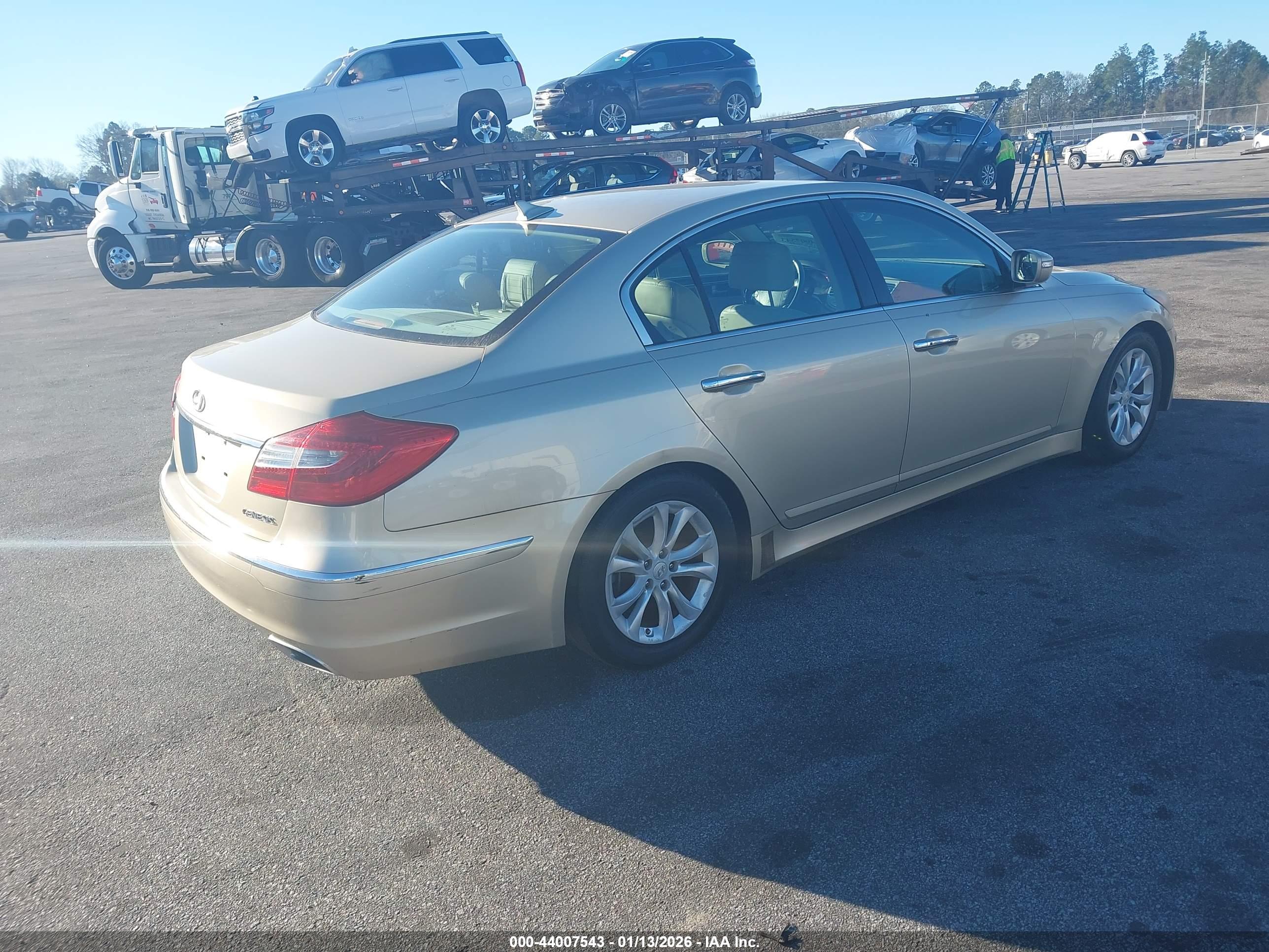 HYUNDAI GENESIS image 4