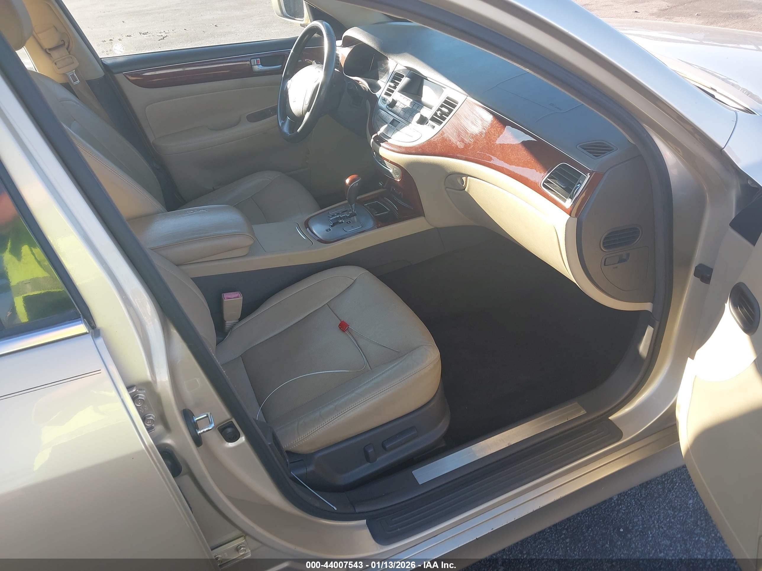 HYUNDAI GENESIS image 5