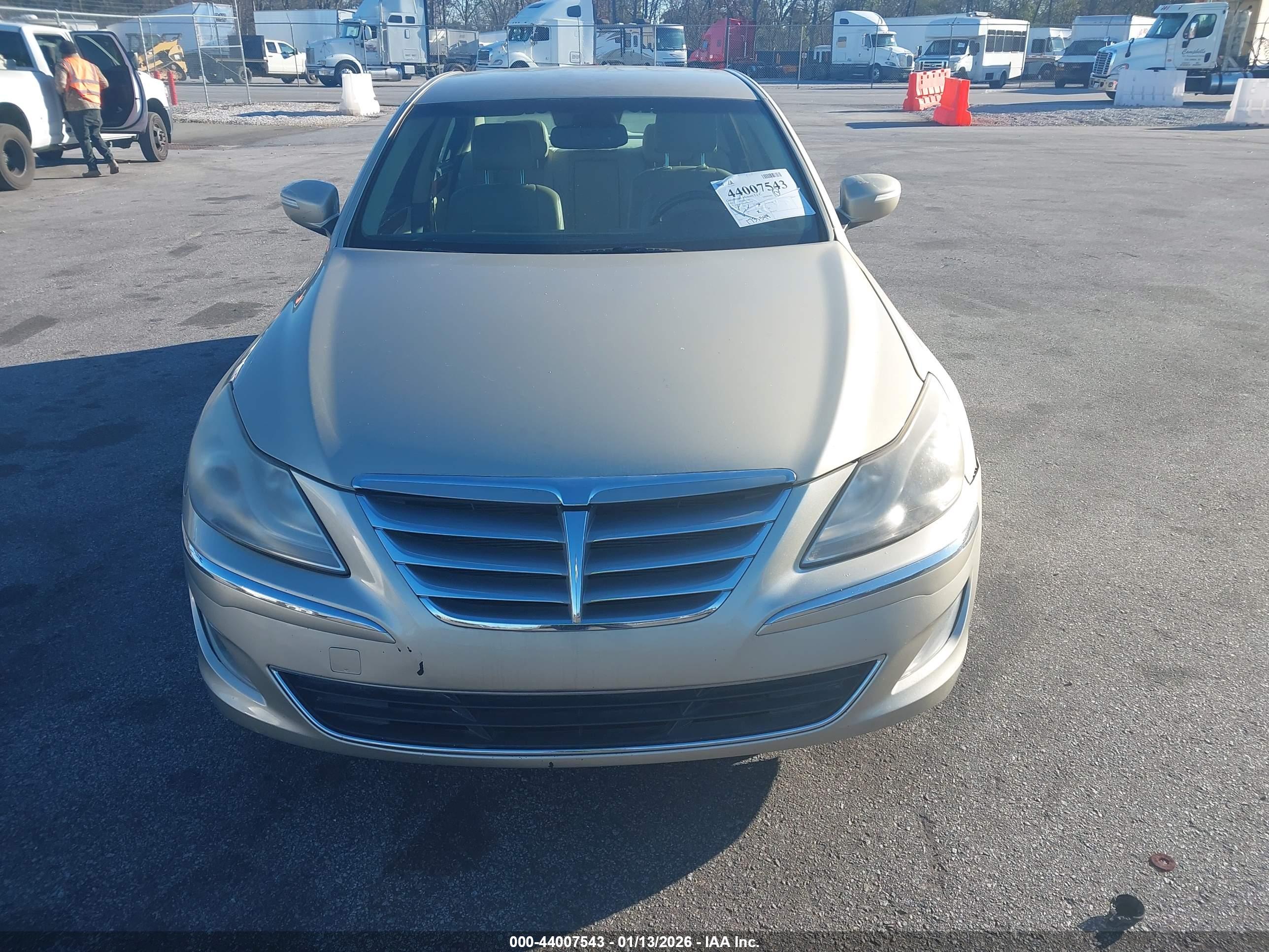 HYUNDAI GENESIS image 6