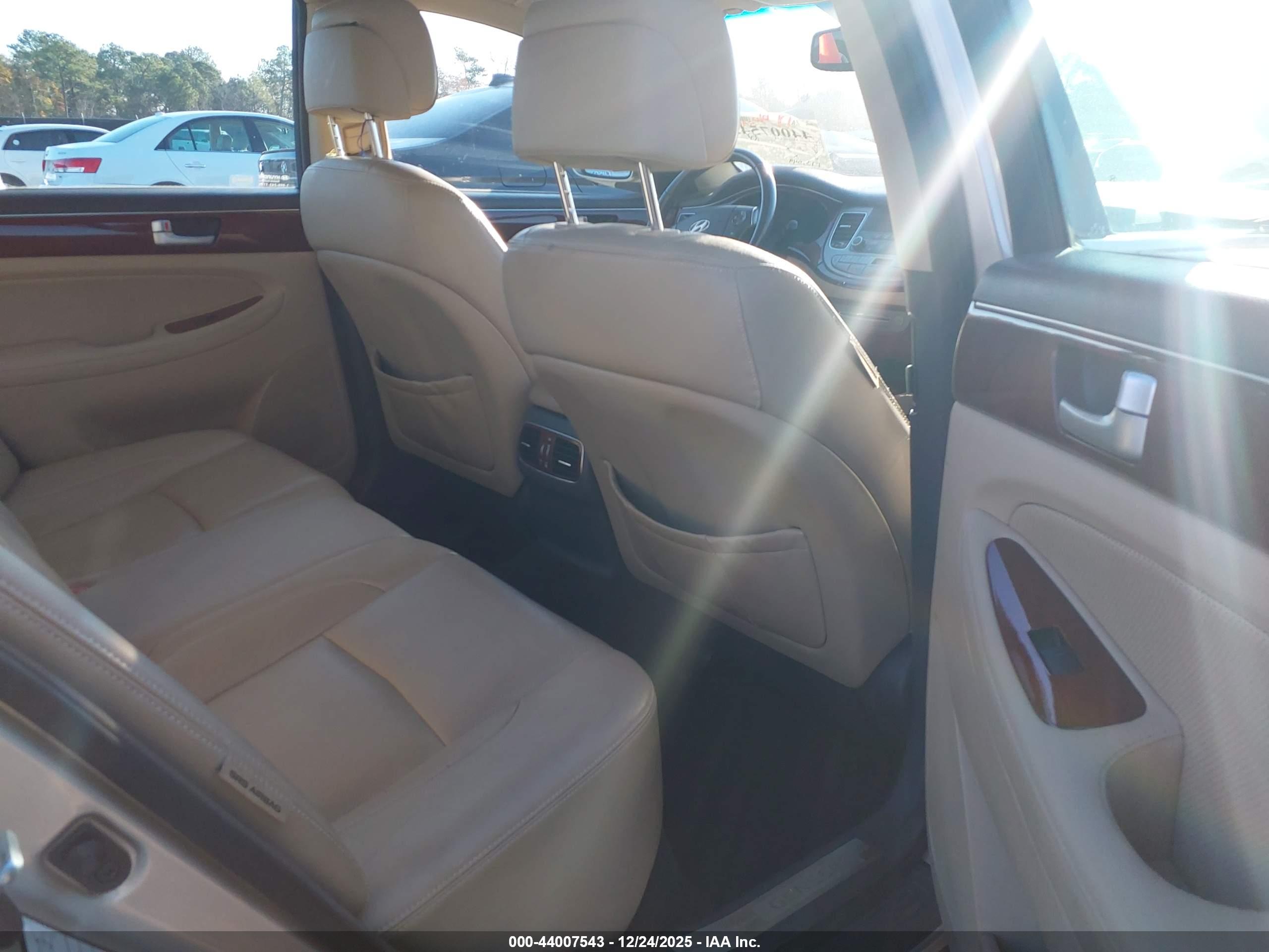 HYUNDAI GENESIS image 8