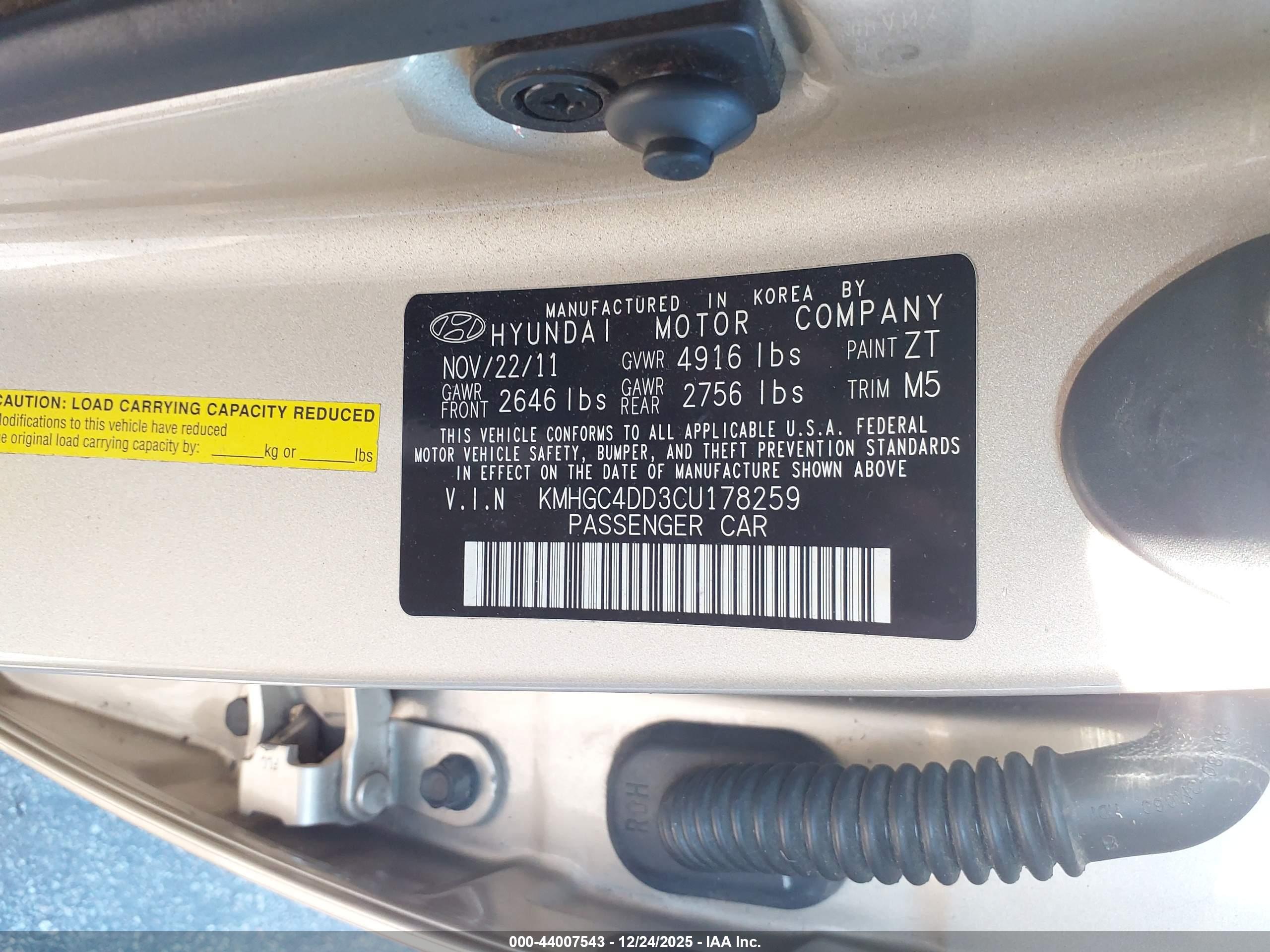 HYUNDAI GENESIS image 9