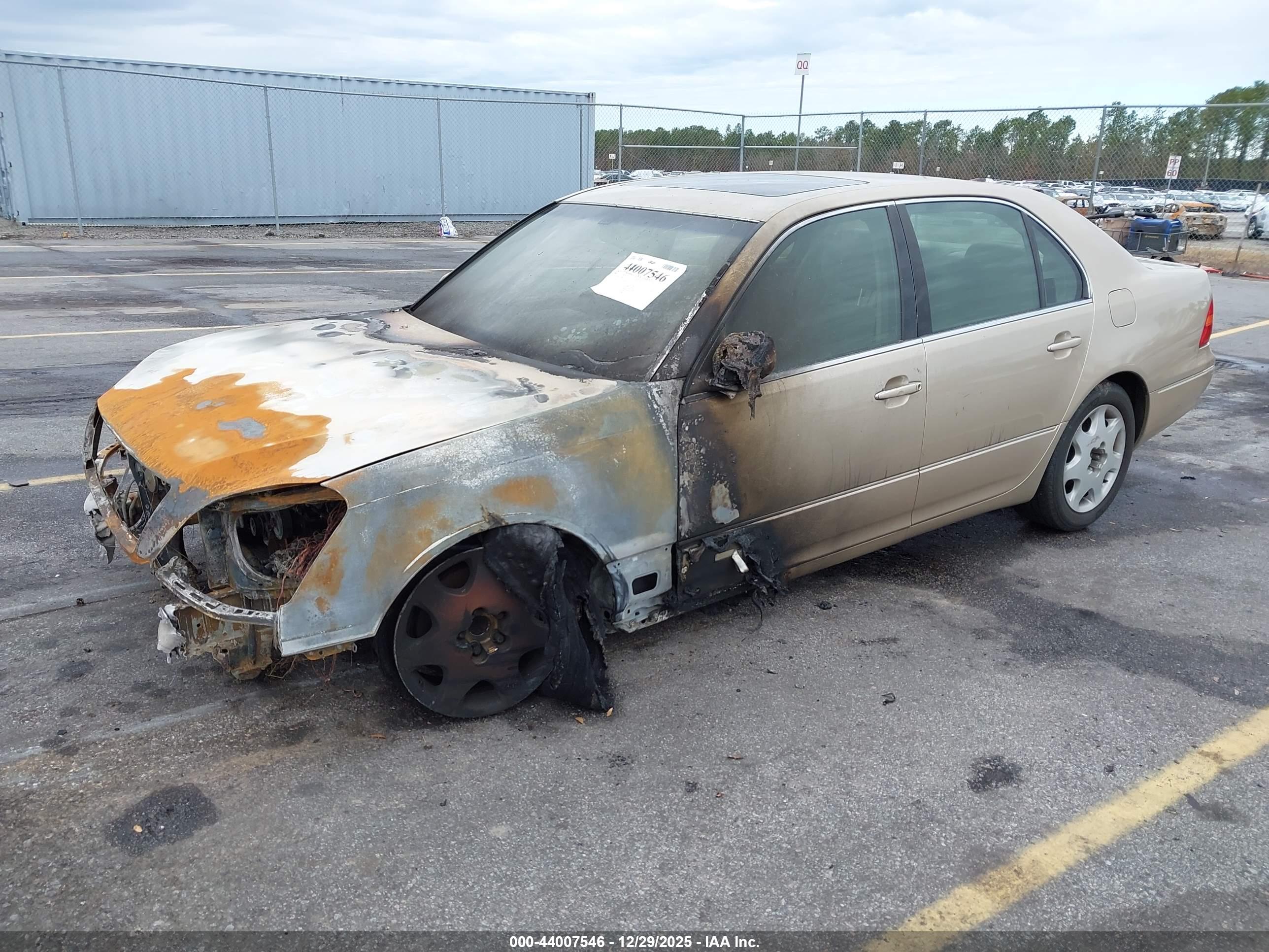 LEXUS LS image 2