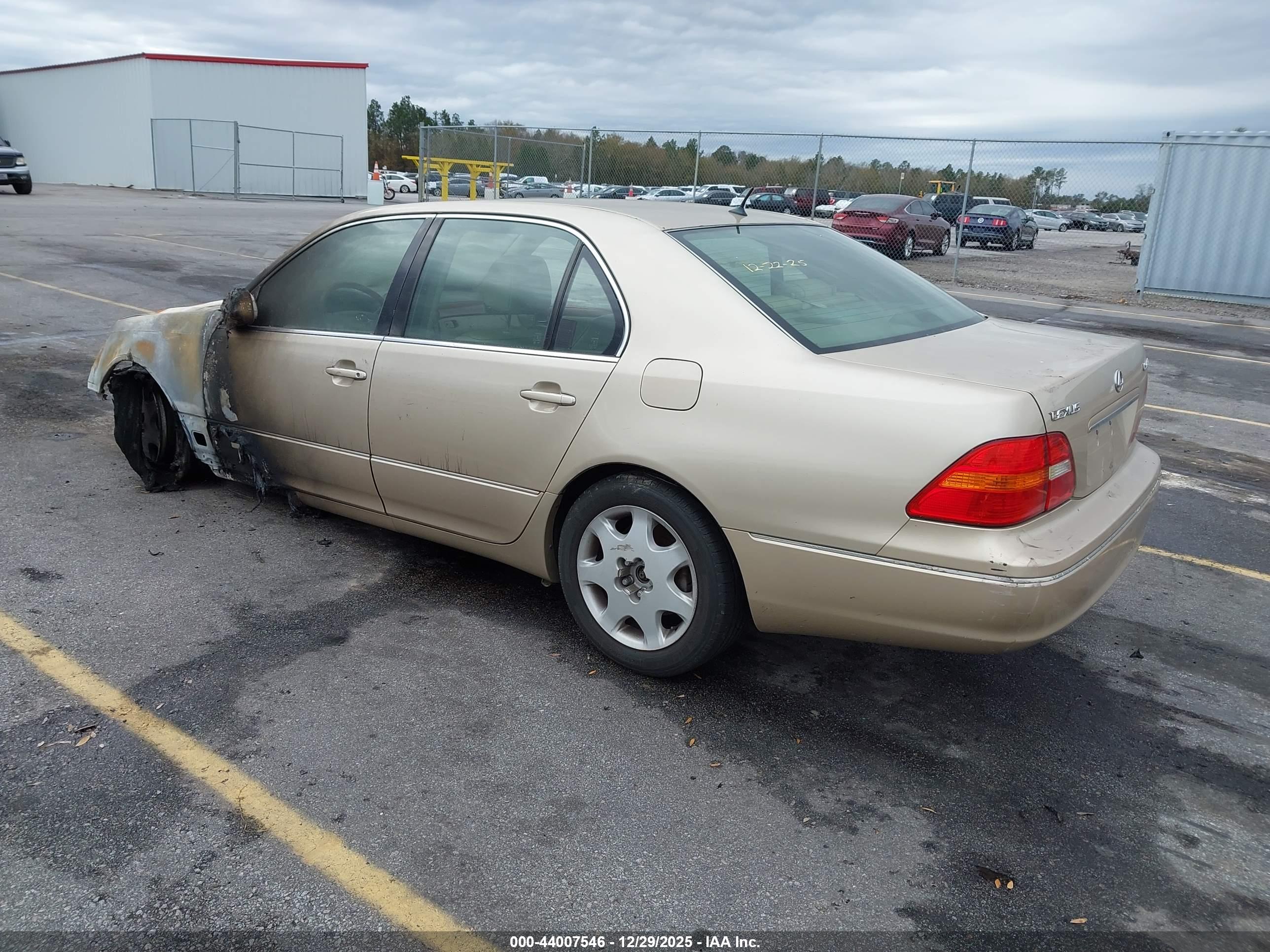 LEXUS LS image 3