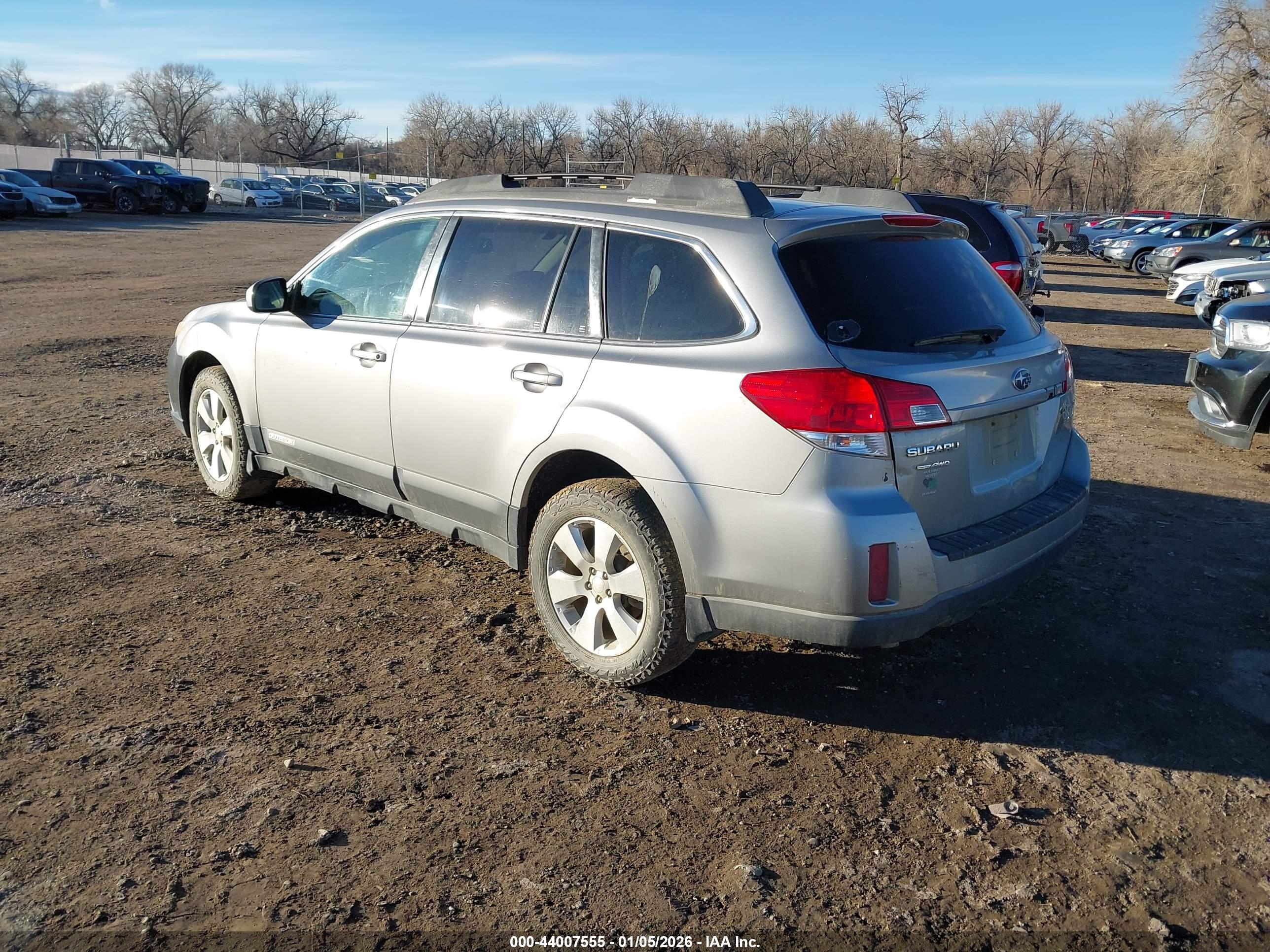SUBARU OUTBACK image 3