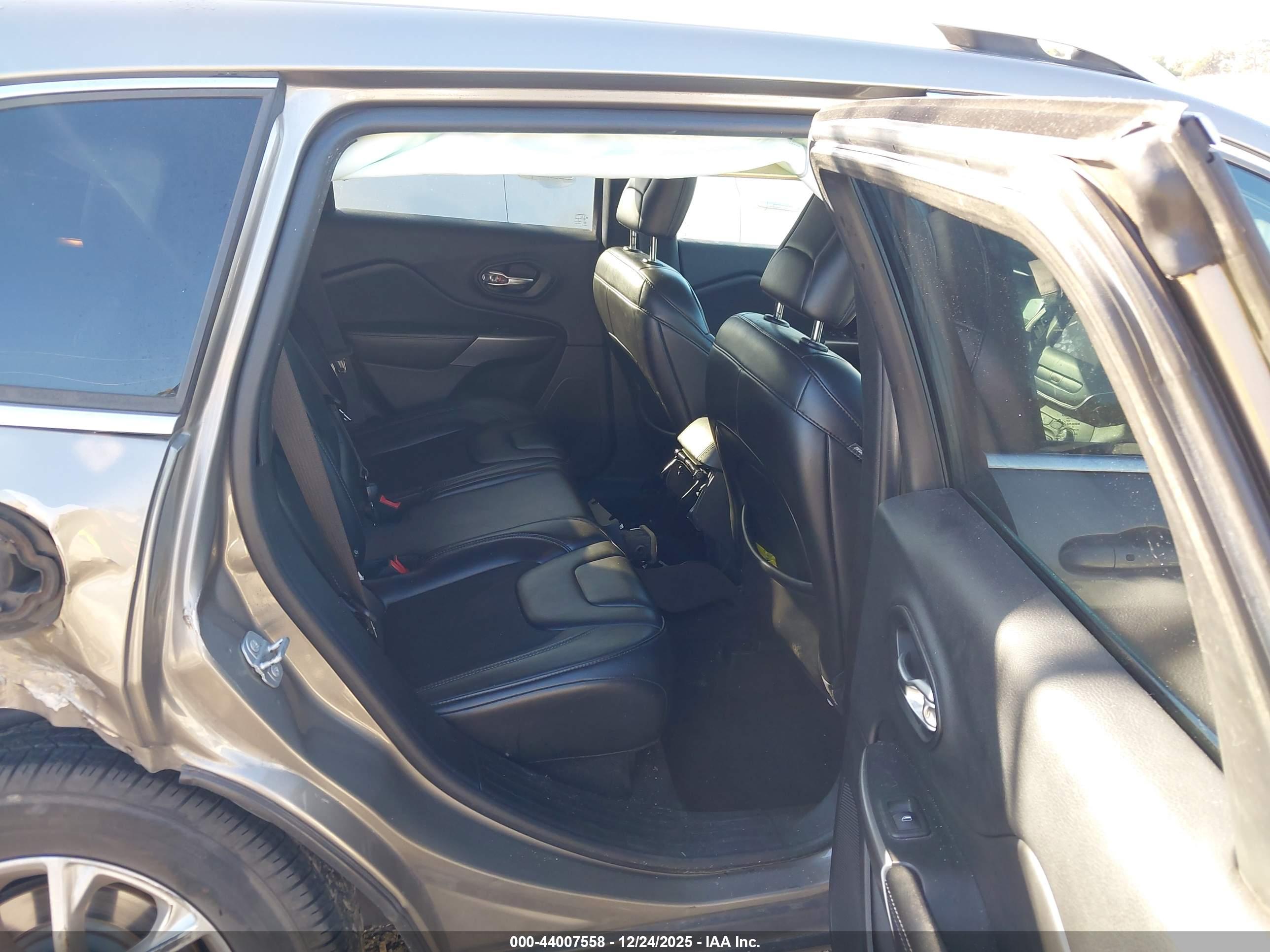 JEEP CHEROKEE image 8
