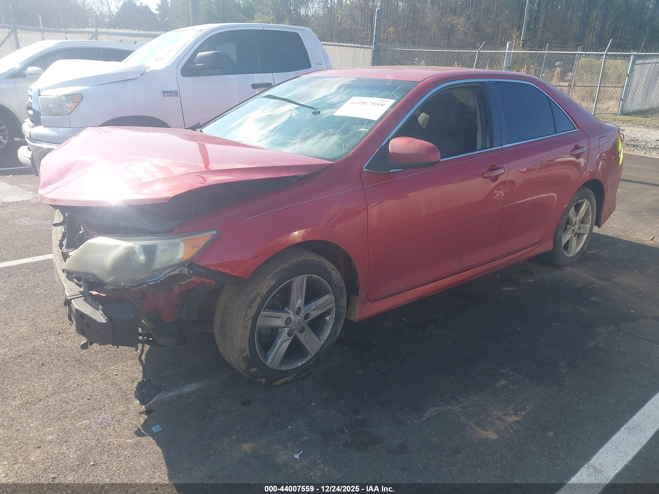 TOYOTA CAMRY image 2