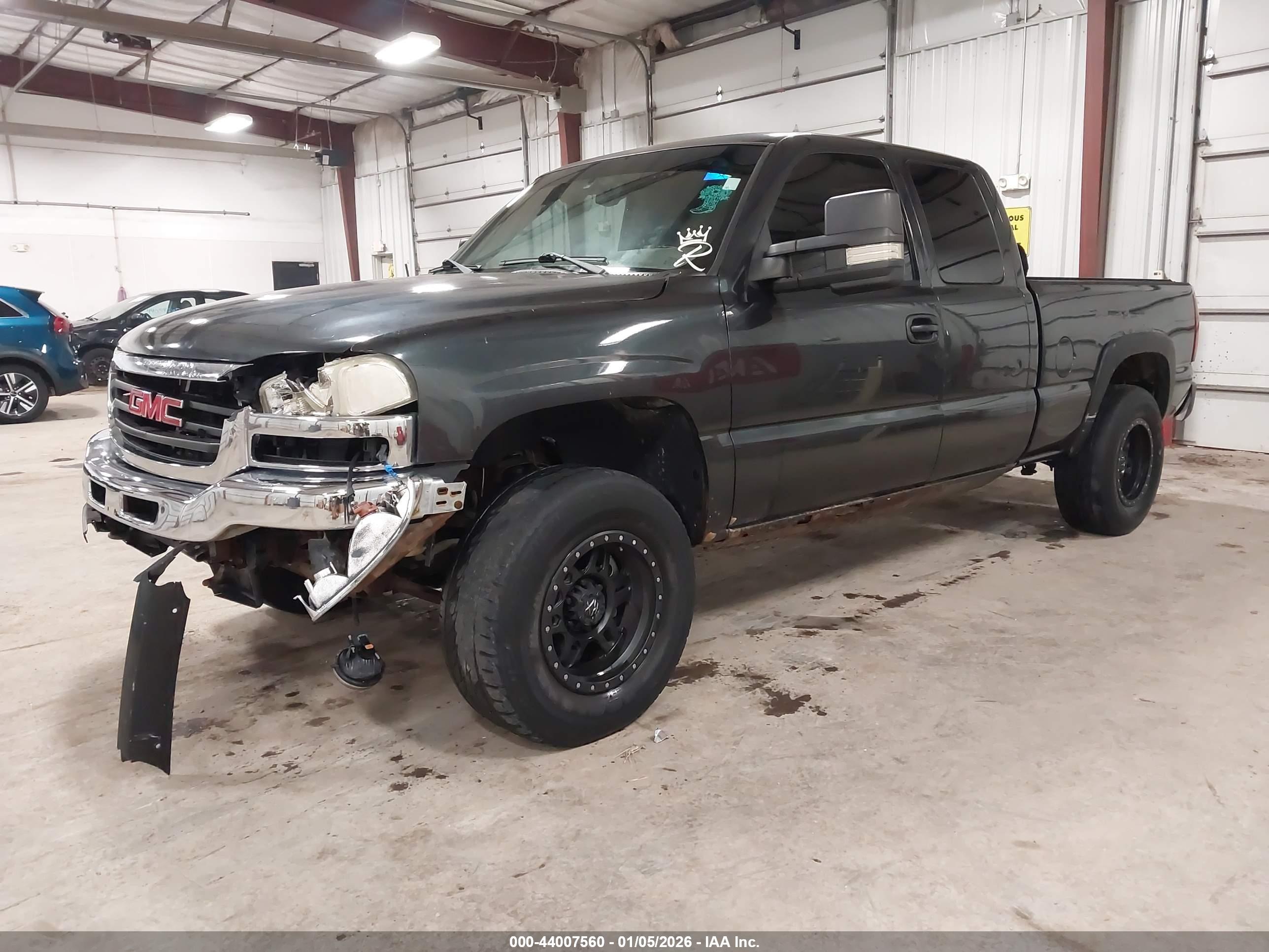 GMC SIERRA image 2
