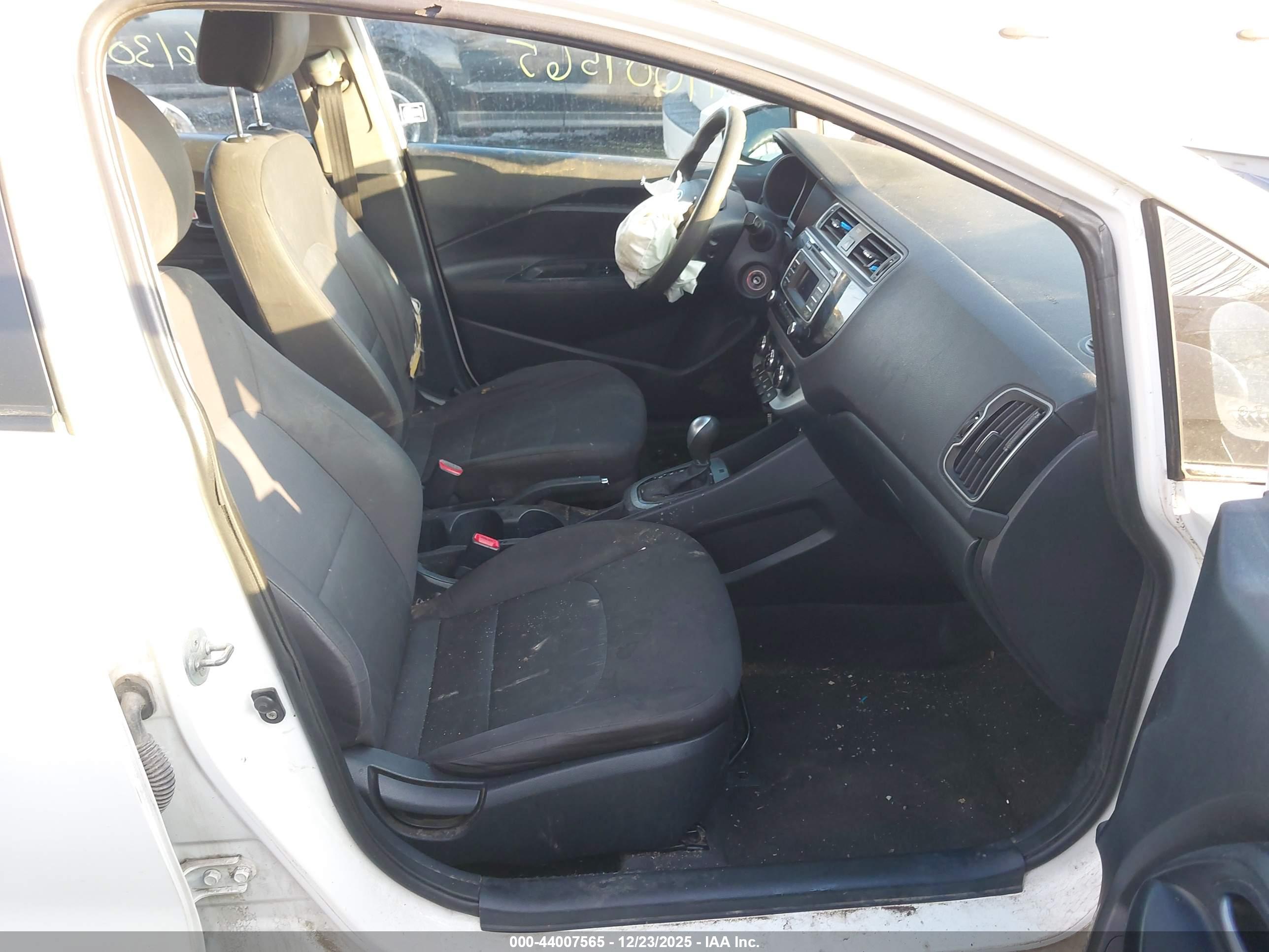 KIA RIO image 5