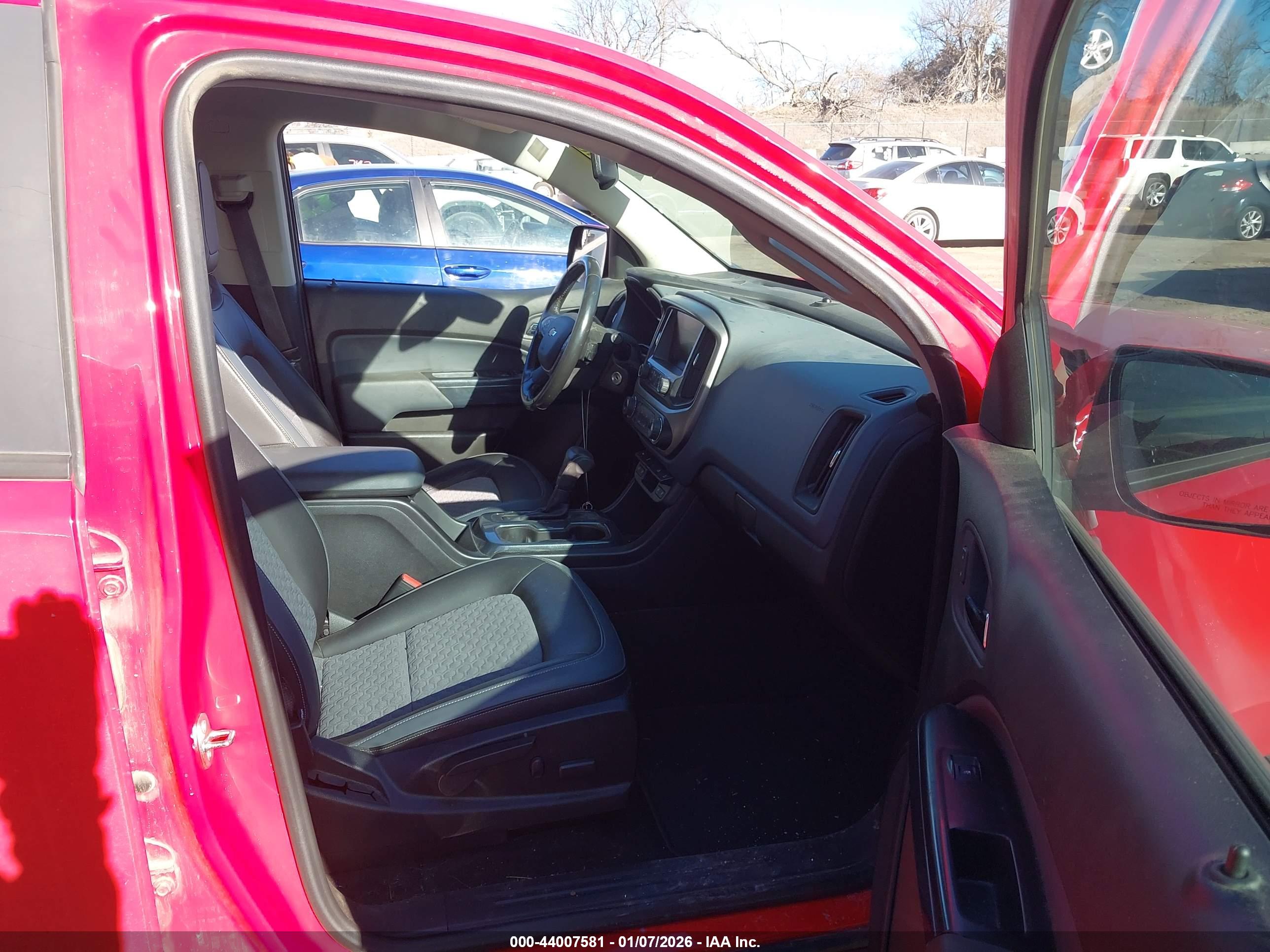 CHEVROLET COLORADO image 5