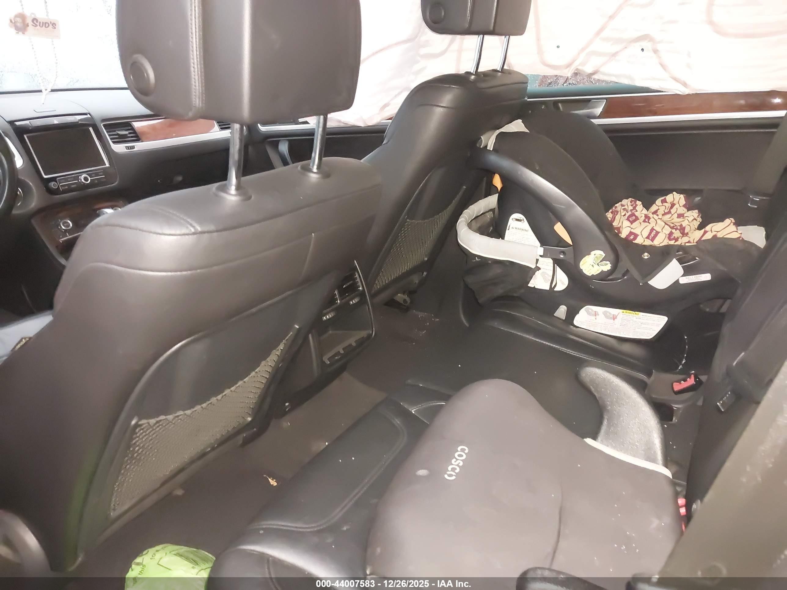 VOLKSWAGEN TOUAREG image 8