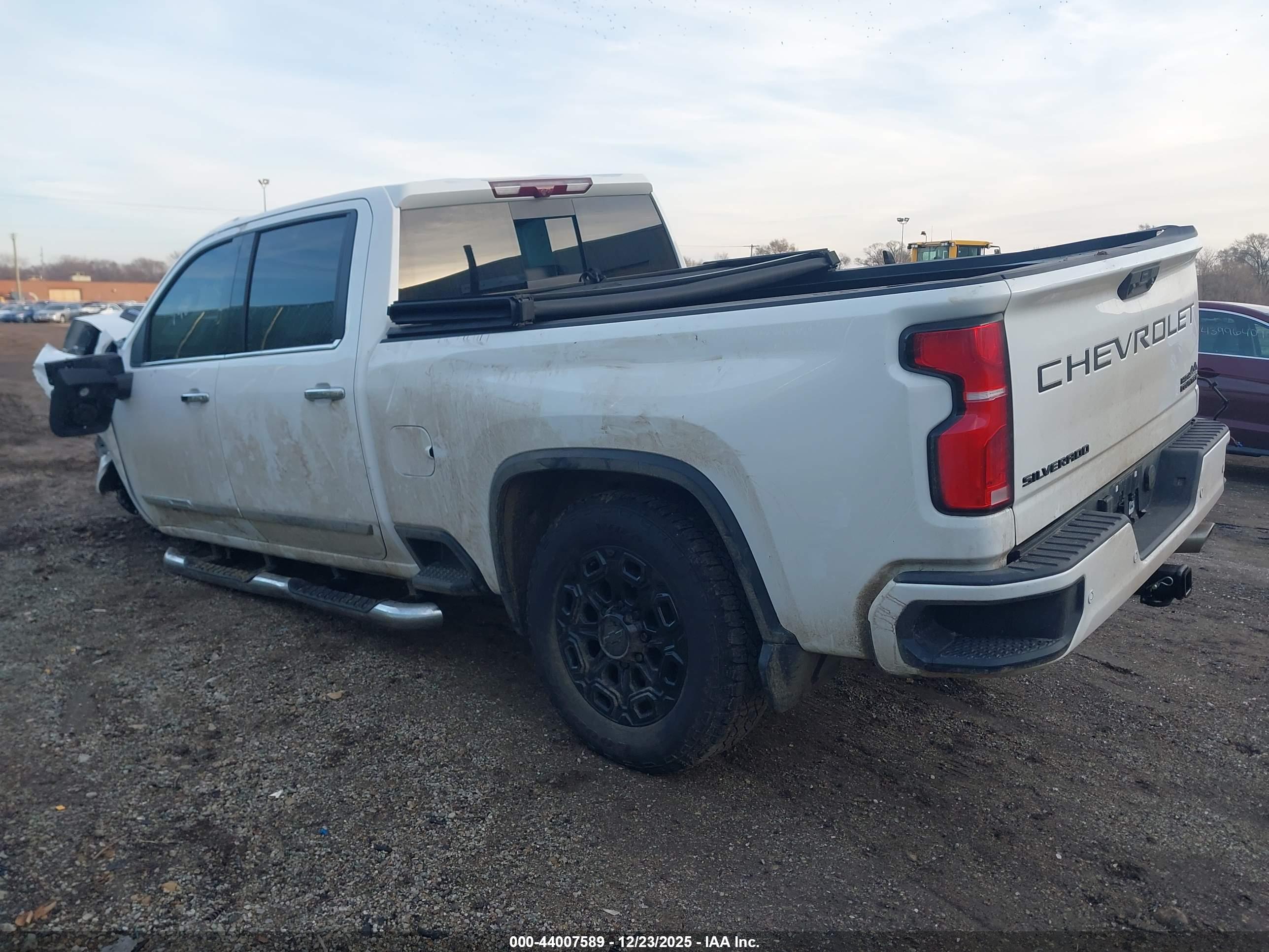 CHEVROLET SILVERADO image 3
