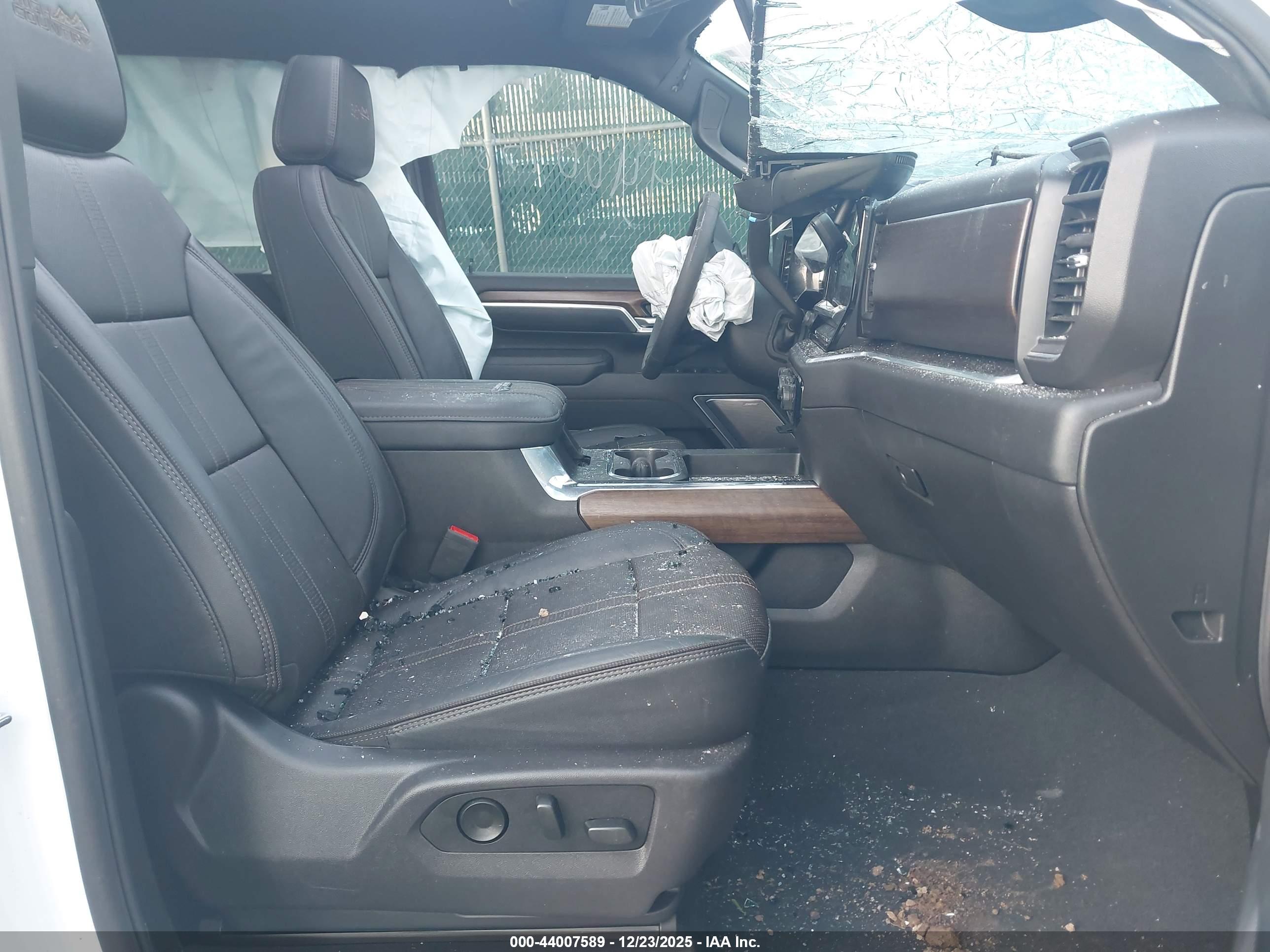 CHEVROLET SILVERADO image 8