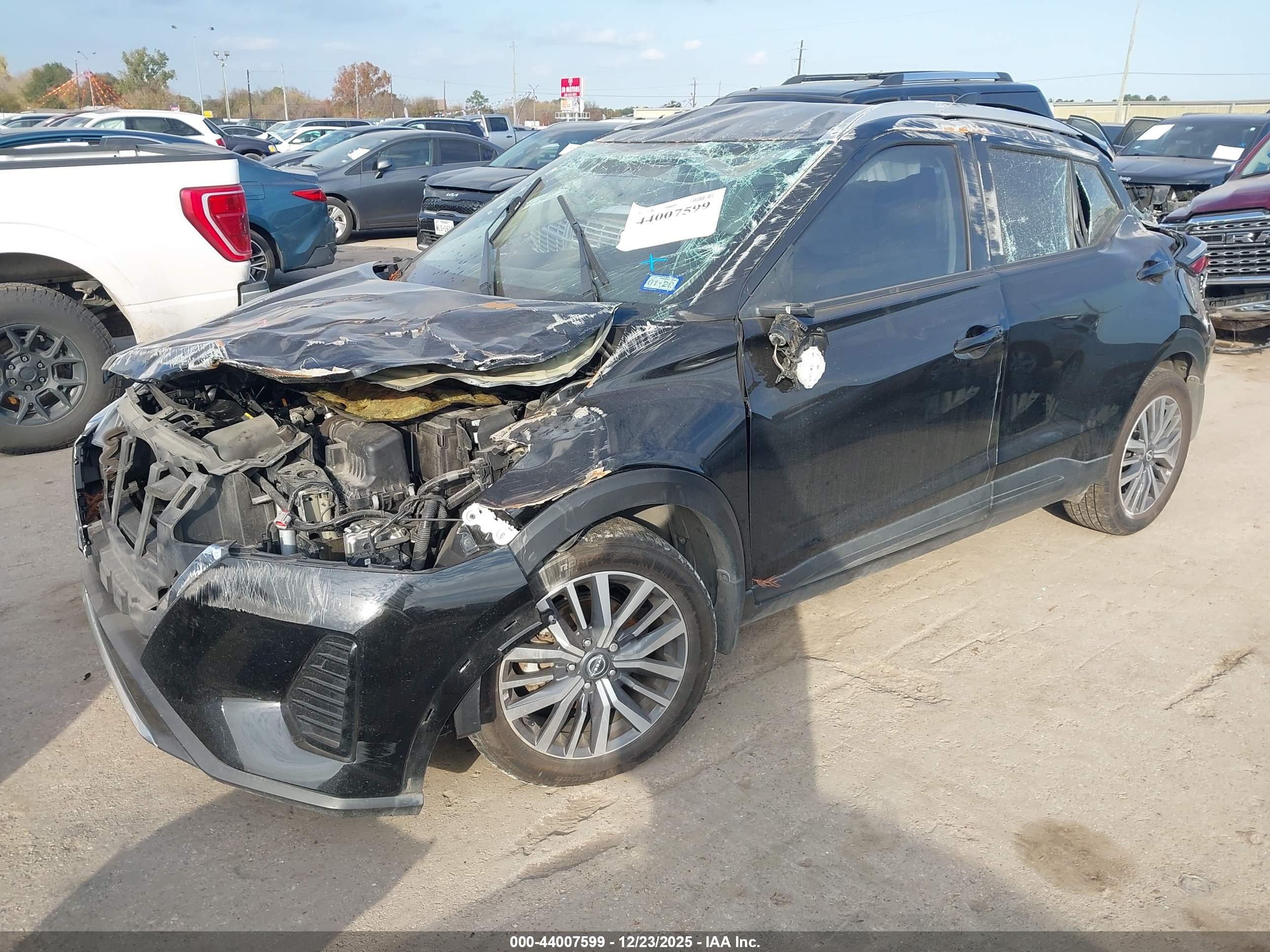 NISSAN KICKS image 2