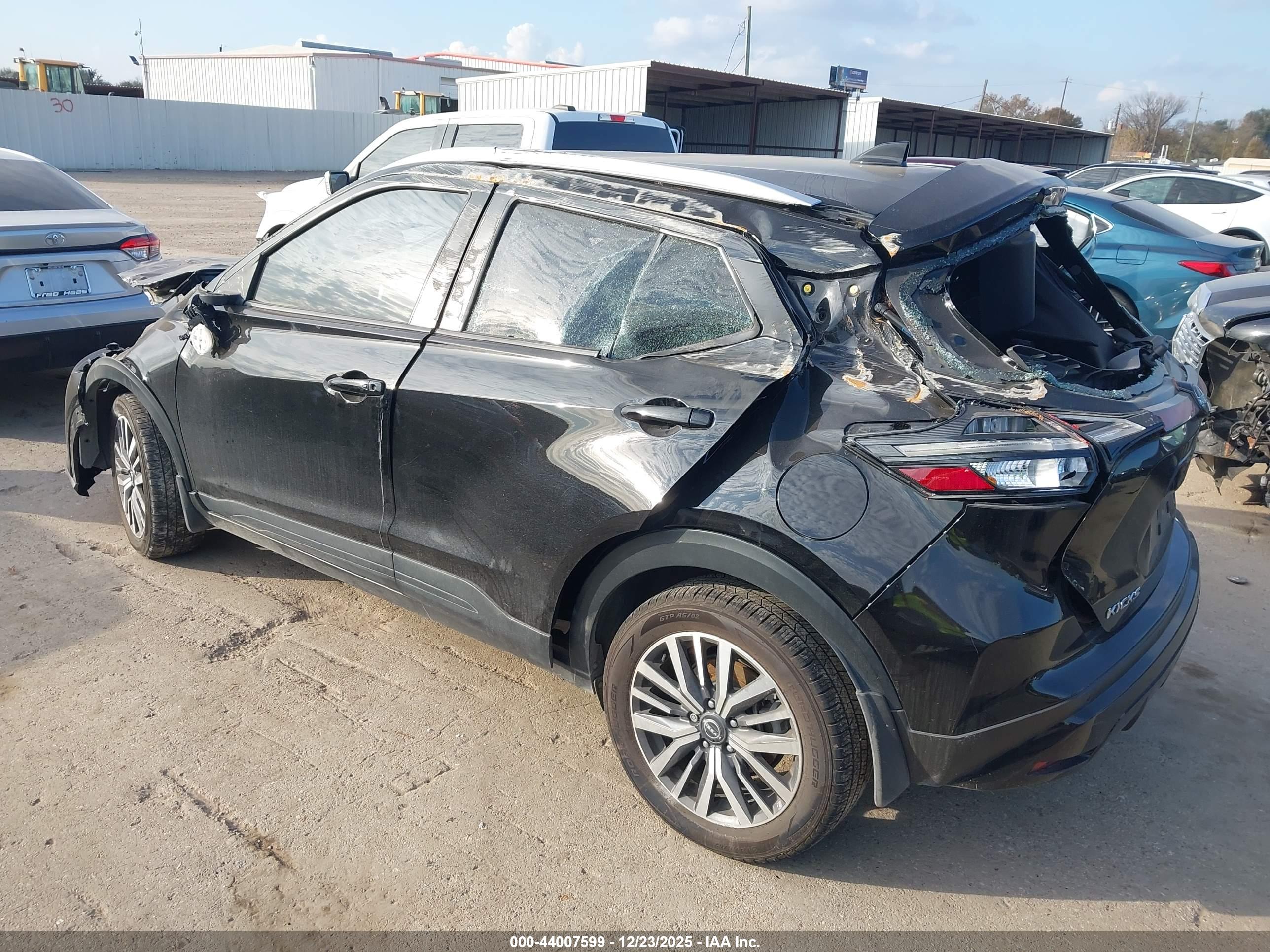 NISSAN KICKS image 3