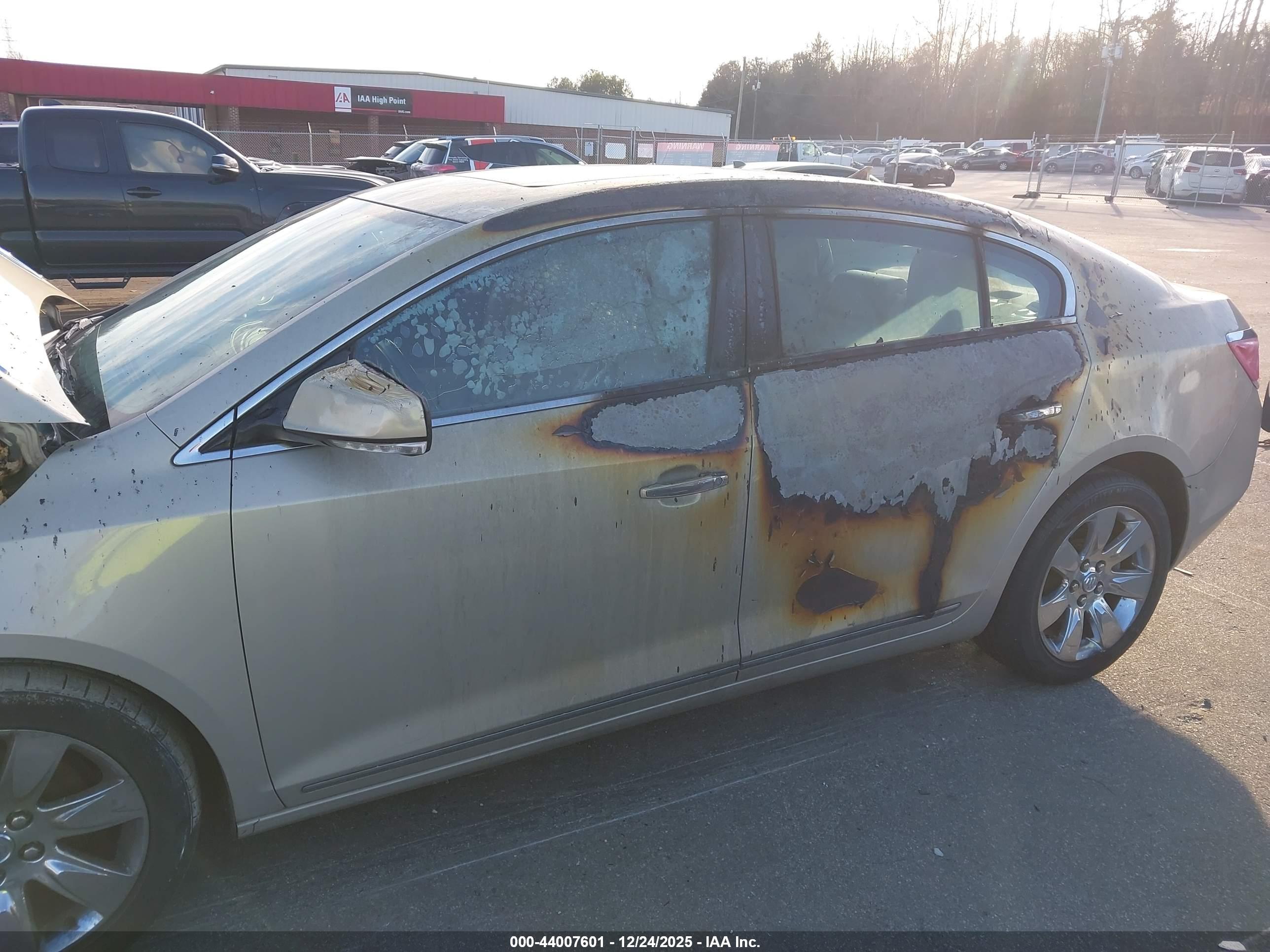 BUICK LACROSSE image 6
