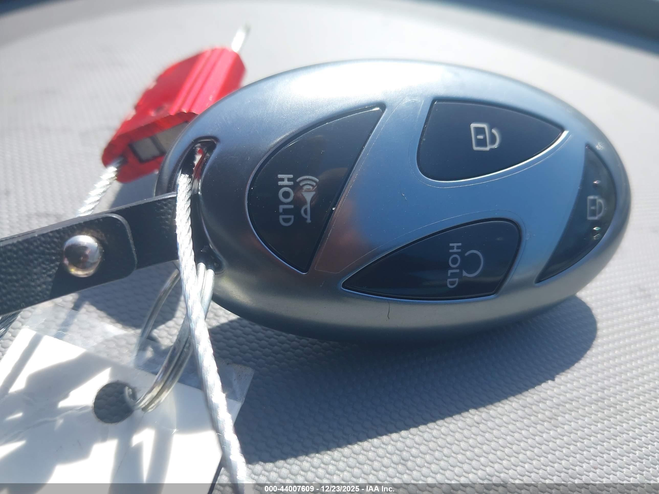 HYUNDAI ELANTRA image 11