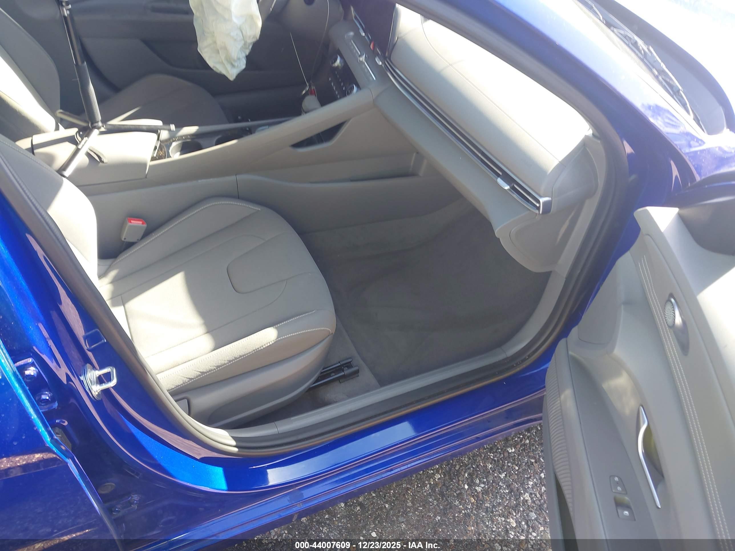 HYUNDAI ELANTRA image 5