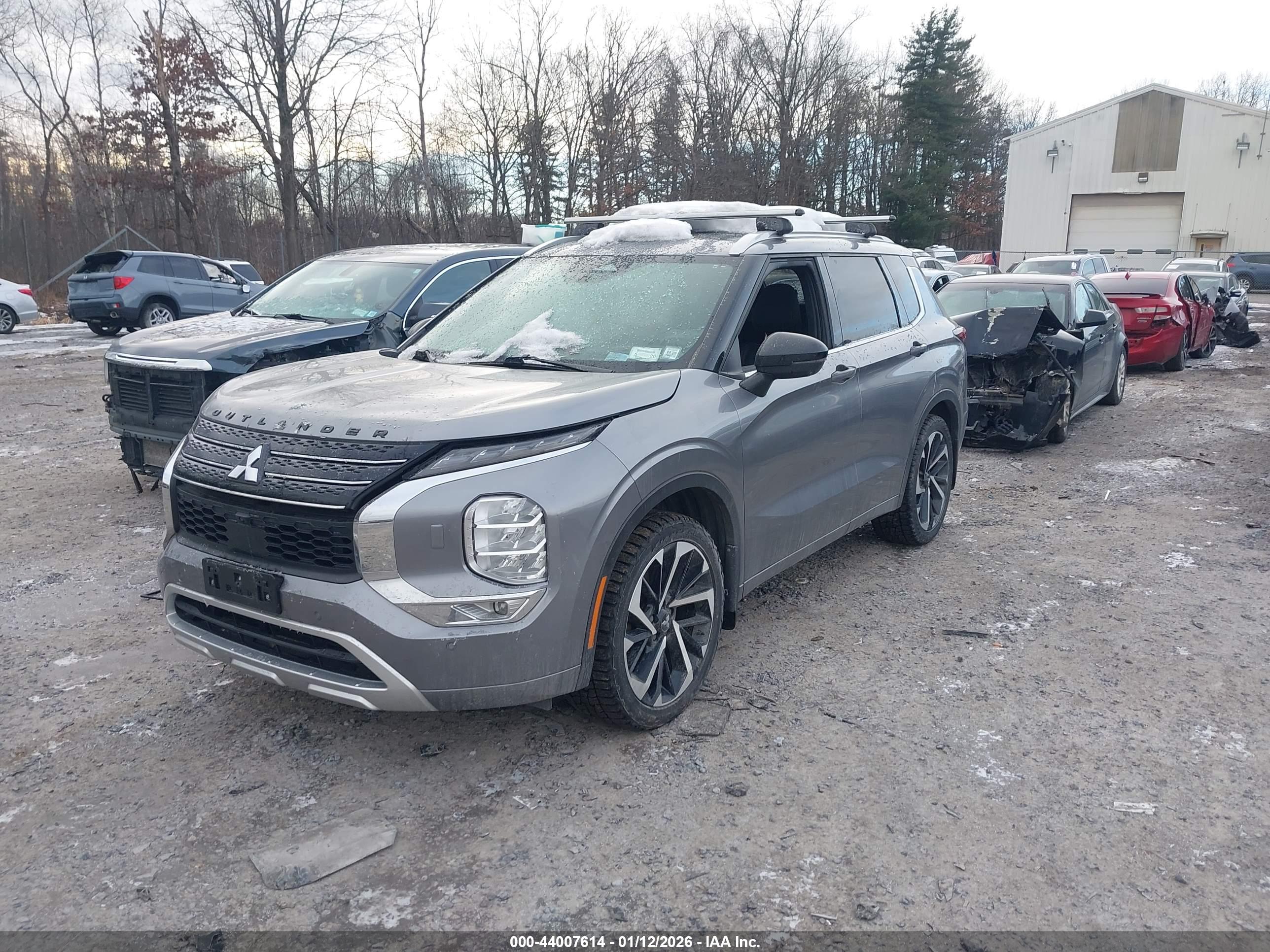 MITSUBISHI OUTLANDER image 2