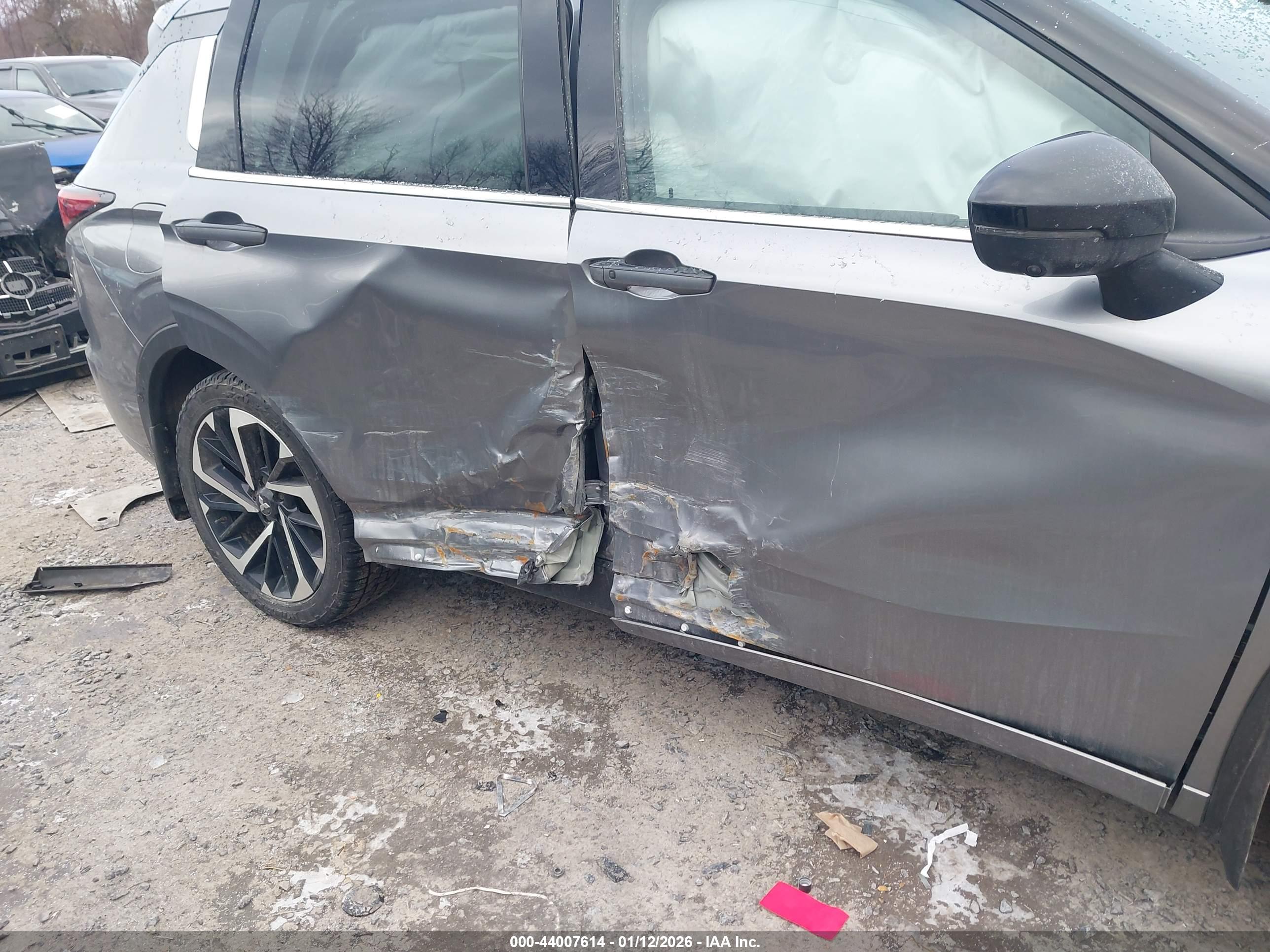 MITSUBISHI OUTLANDER image 6