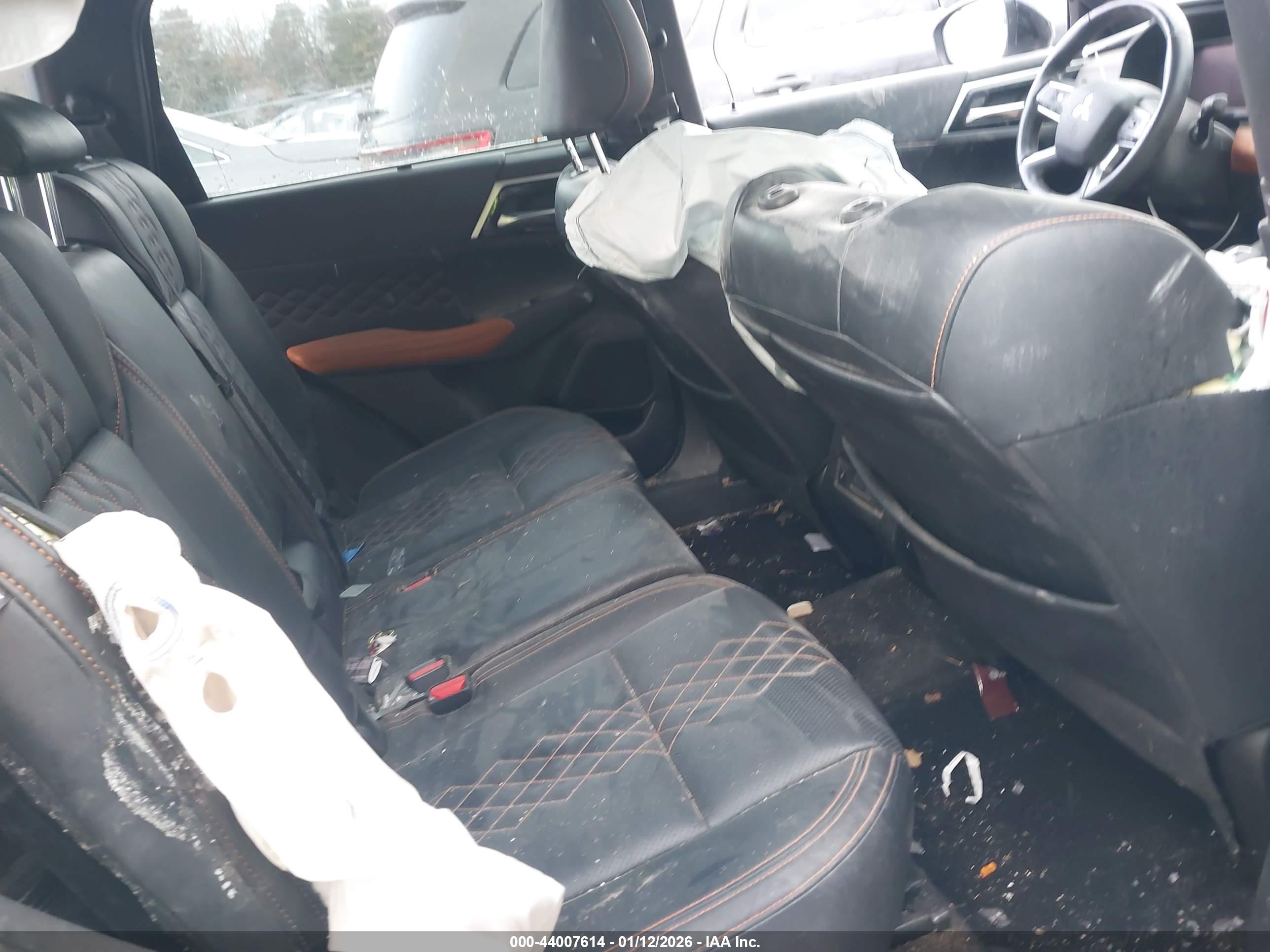 MITSUBISHI OUTLANDER image 8