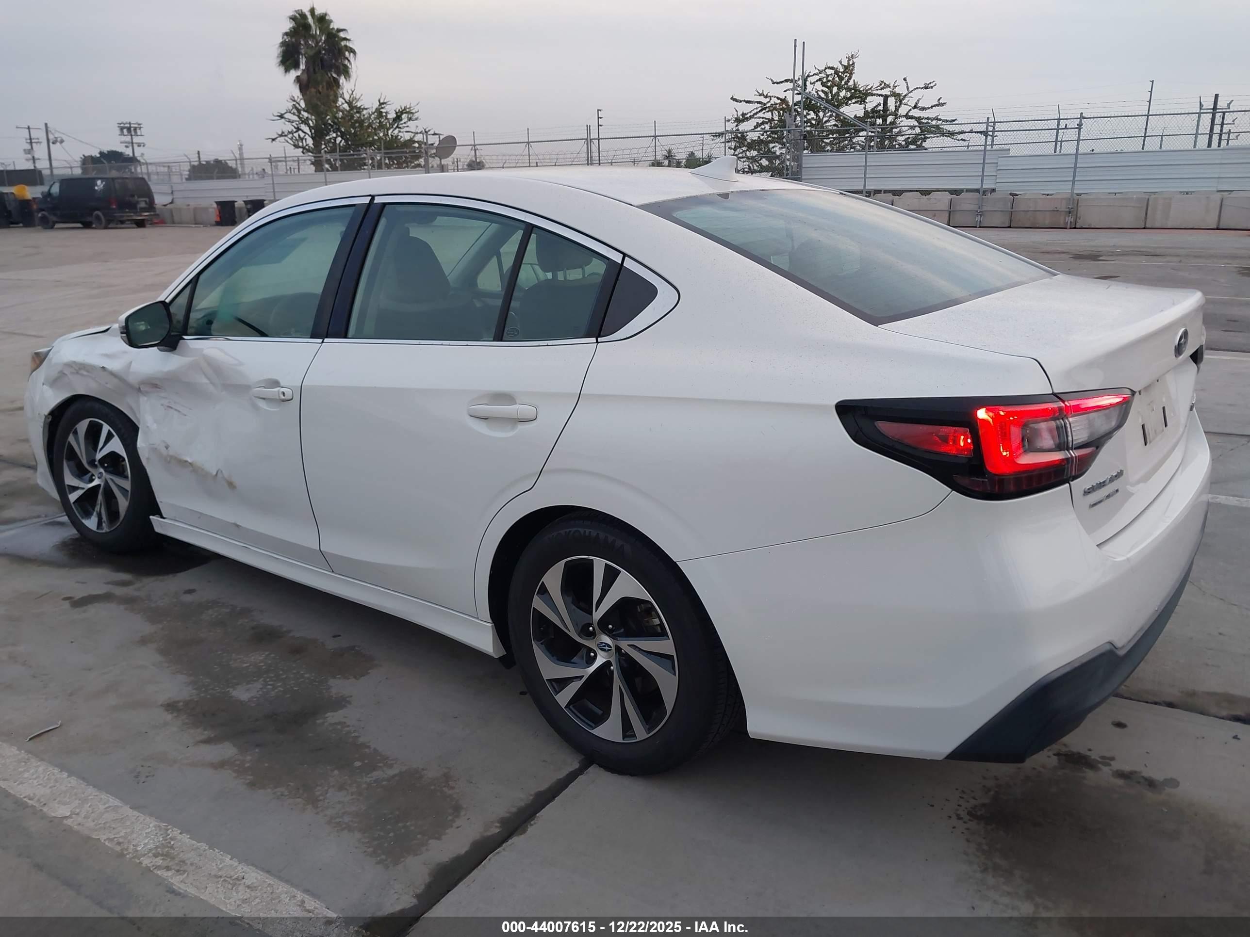 SUBARU LEGACY image 3