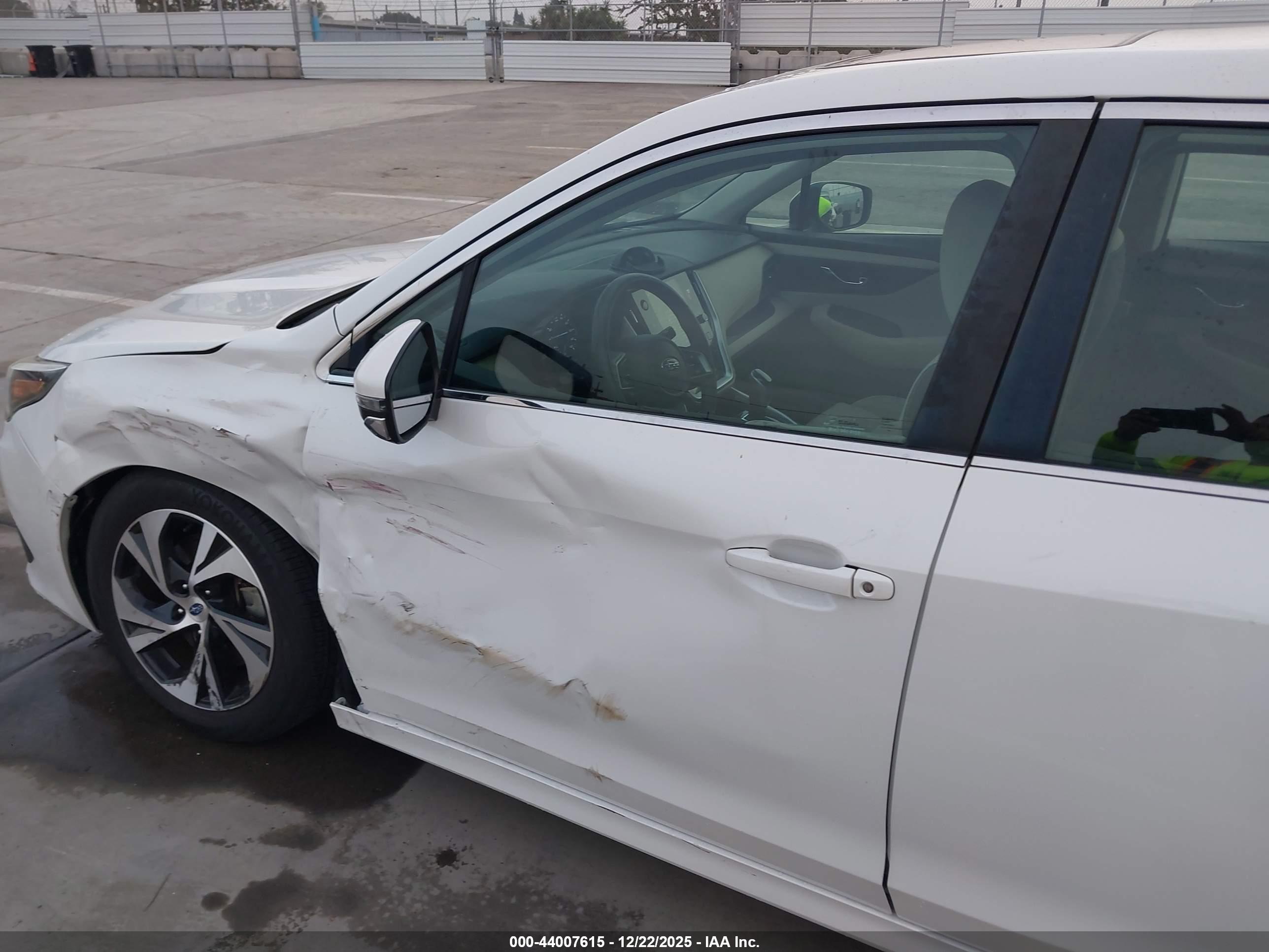SUBARU LEGACY image 6