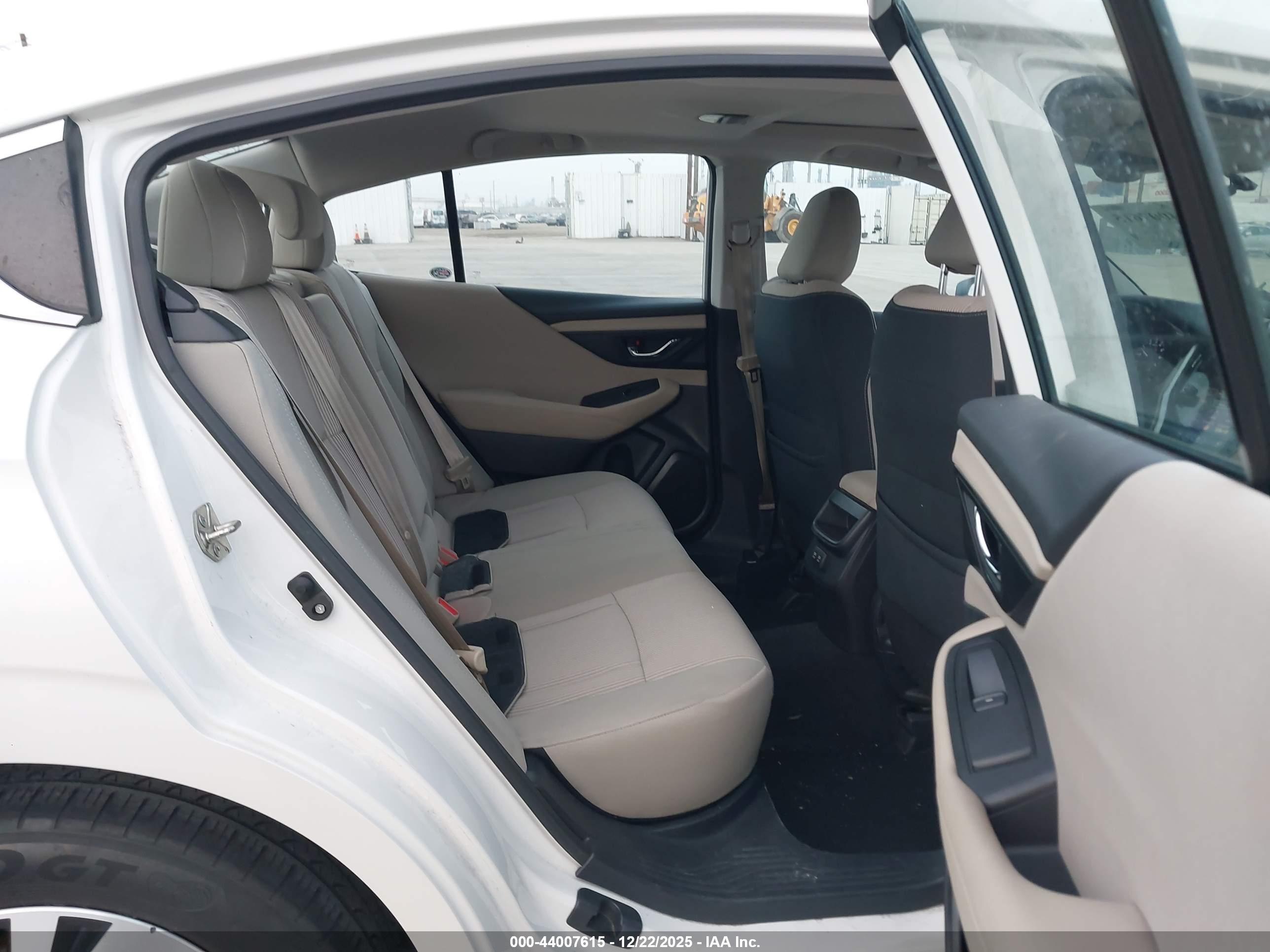 SUBARU LEGACY image 8