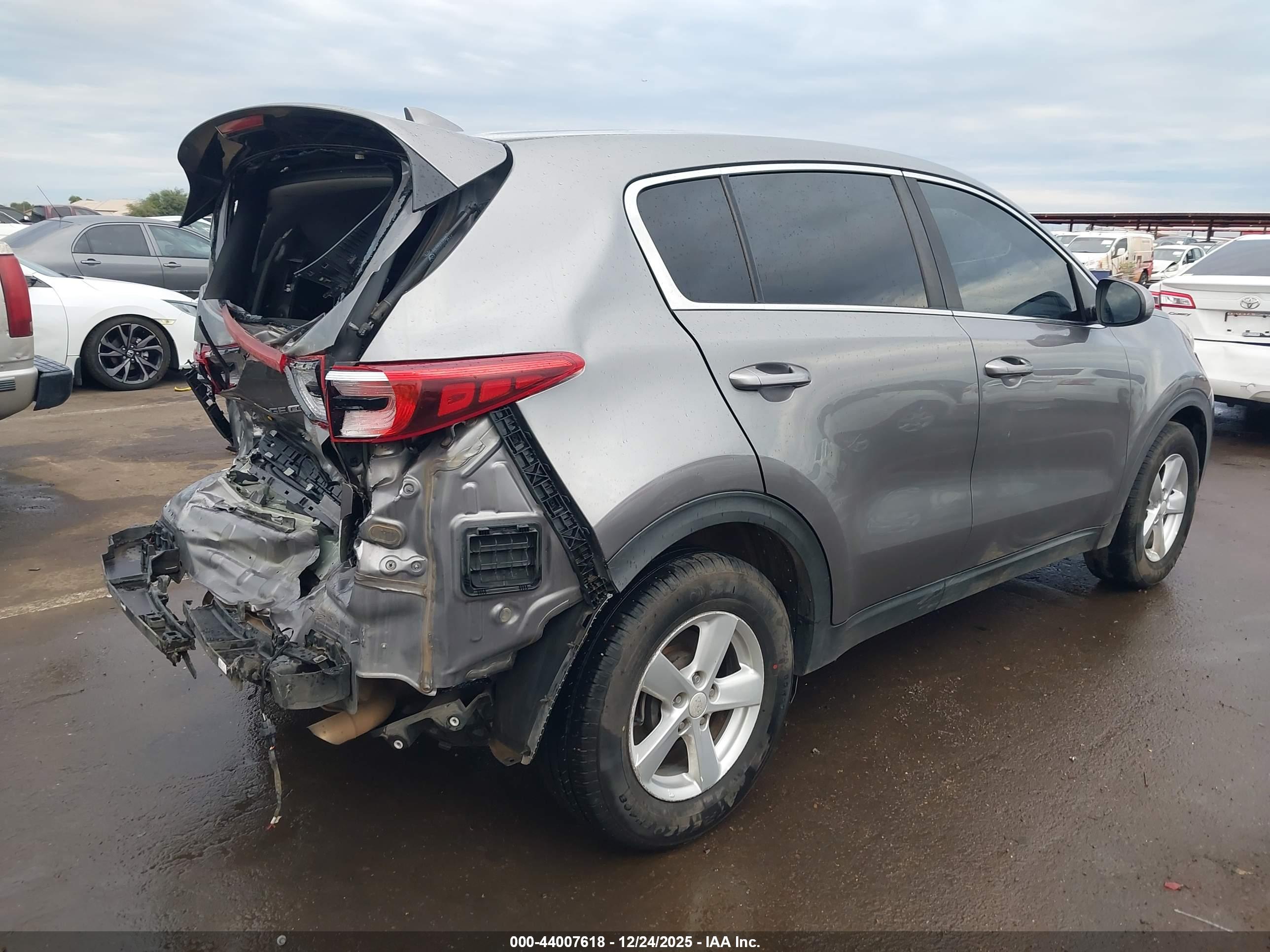 KIA SPORTAGE image 4