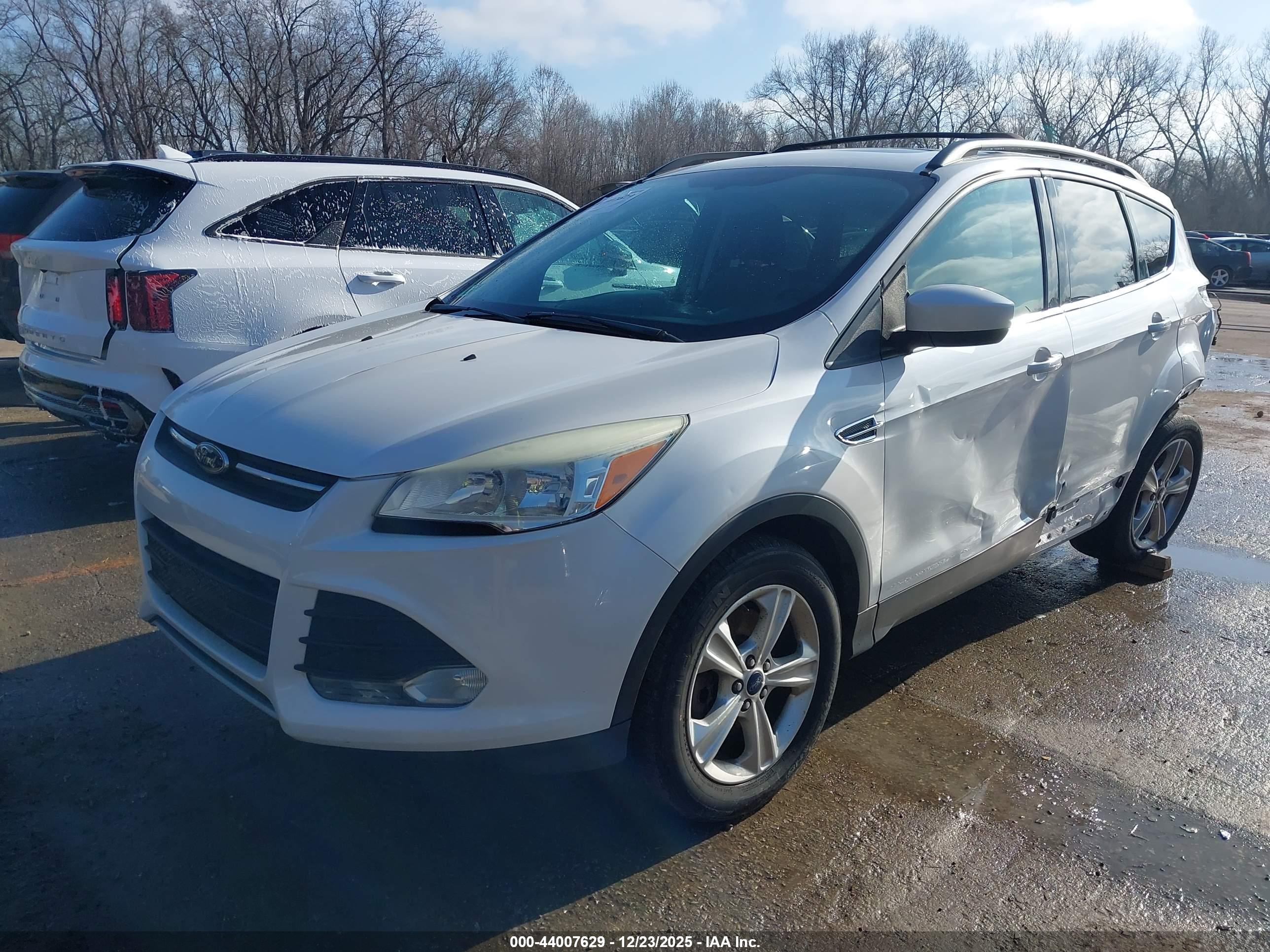 FORD ESCAPE image 2