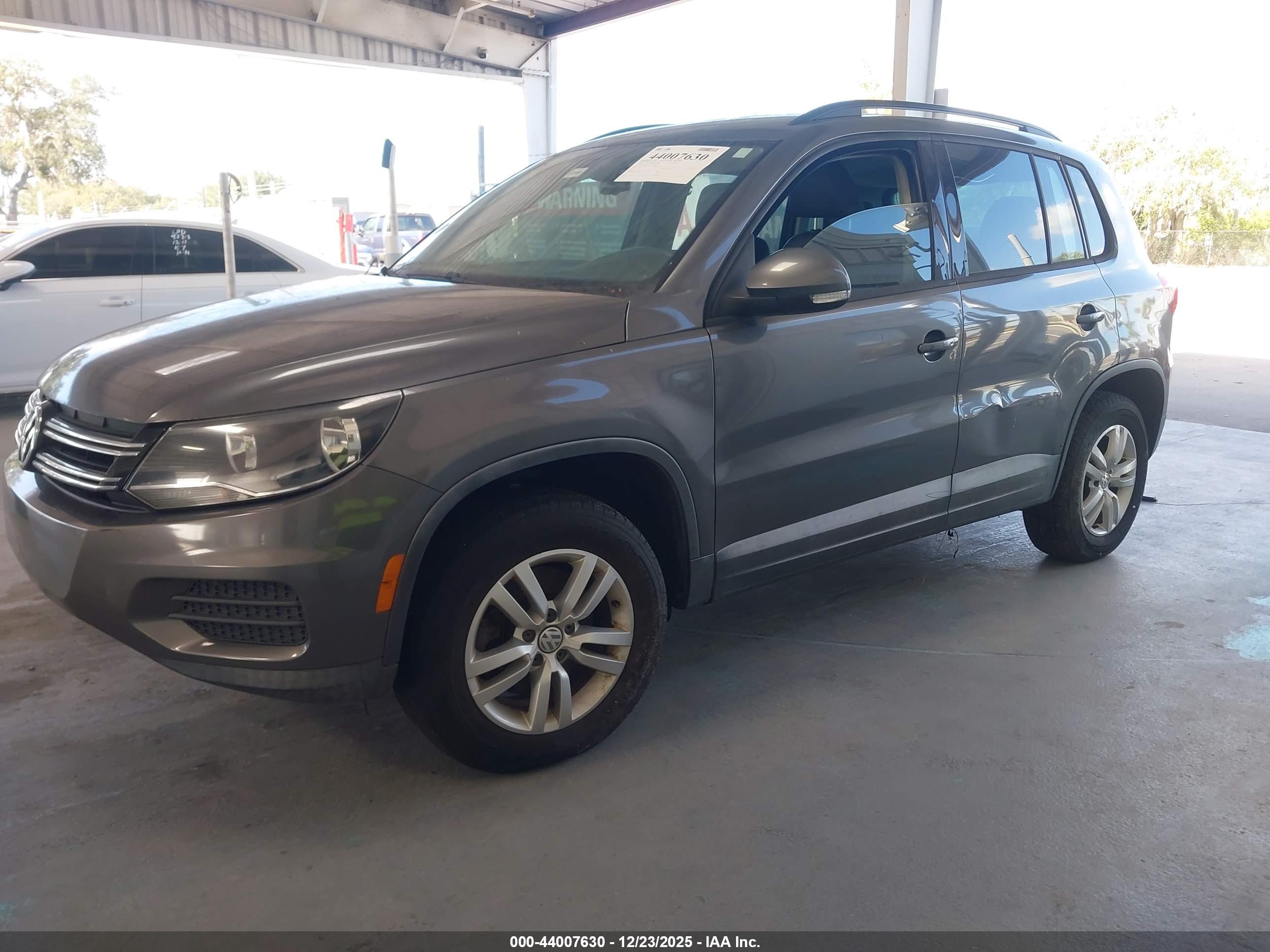 VOLKSWAGEN TIGUAN image 2