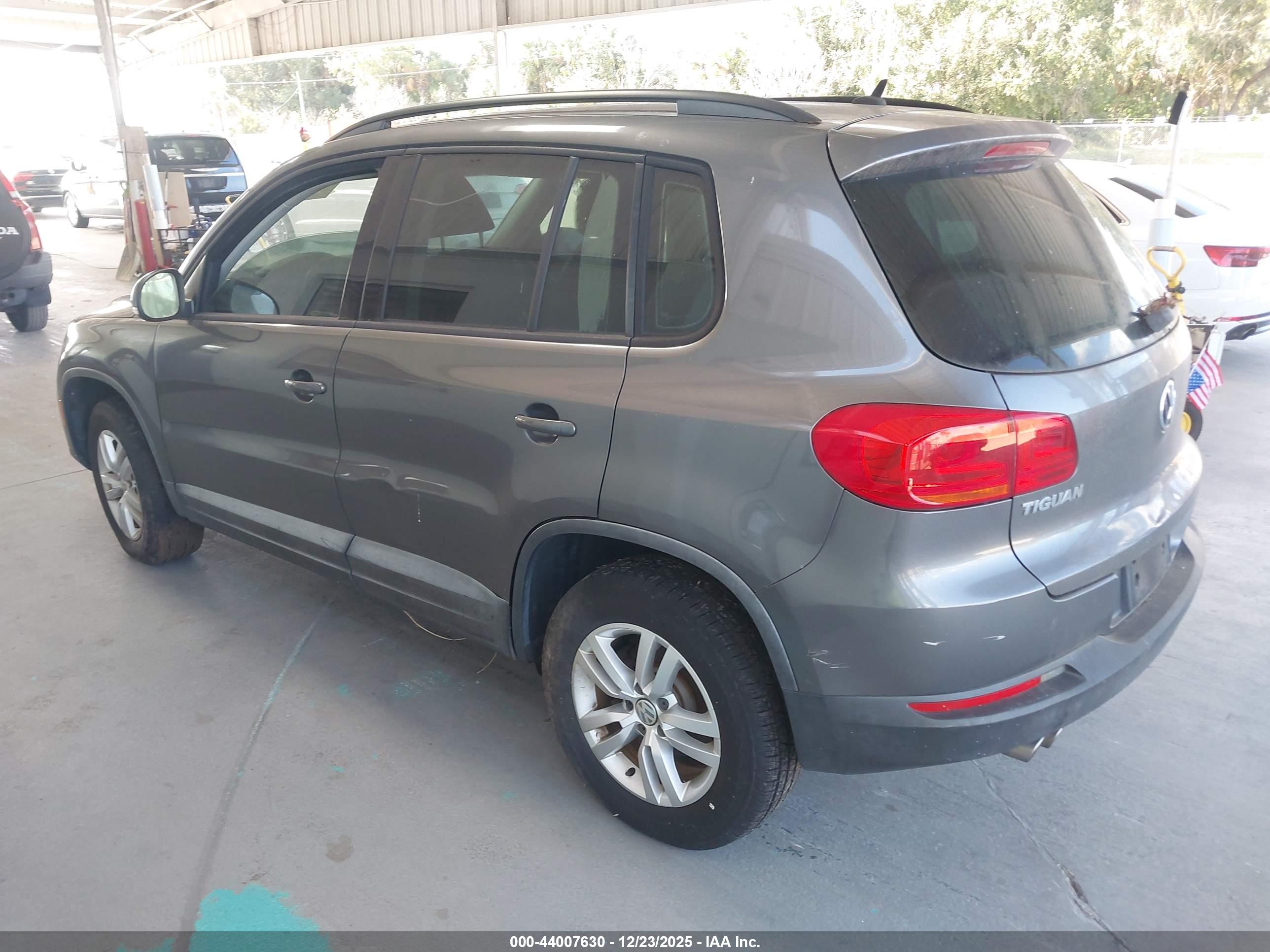 VOLKSWAGEN TIGUAN image 3
