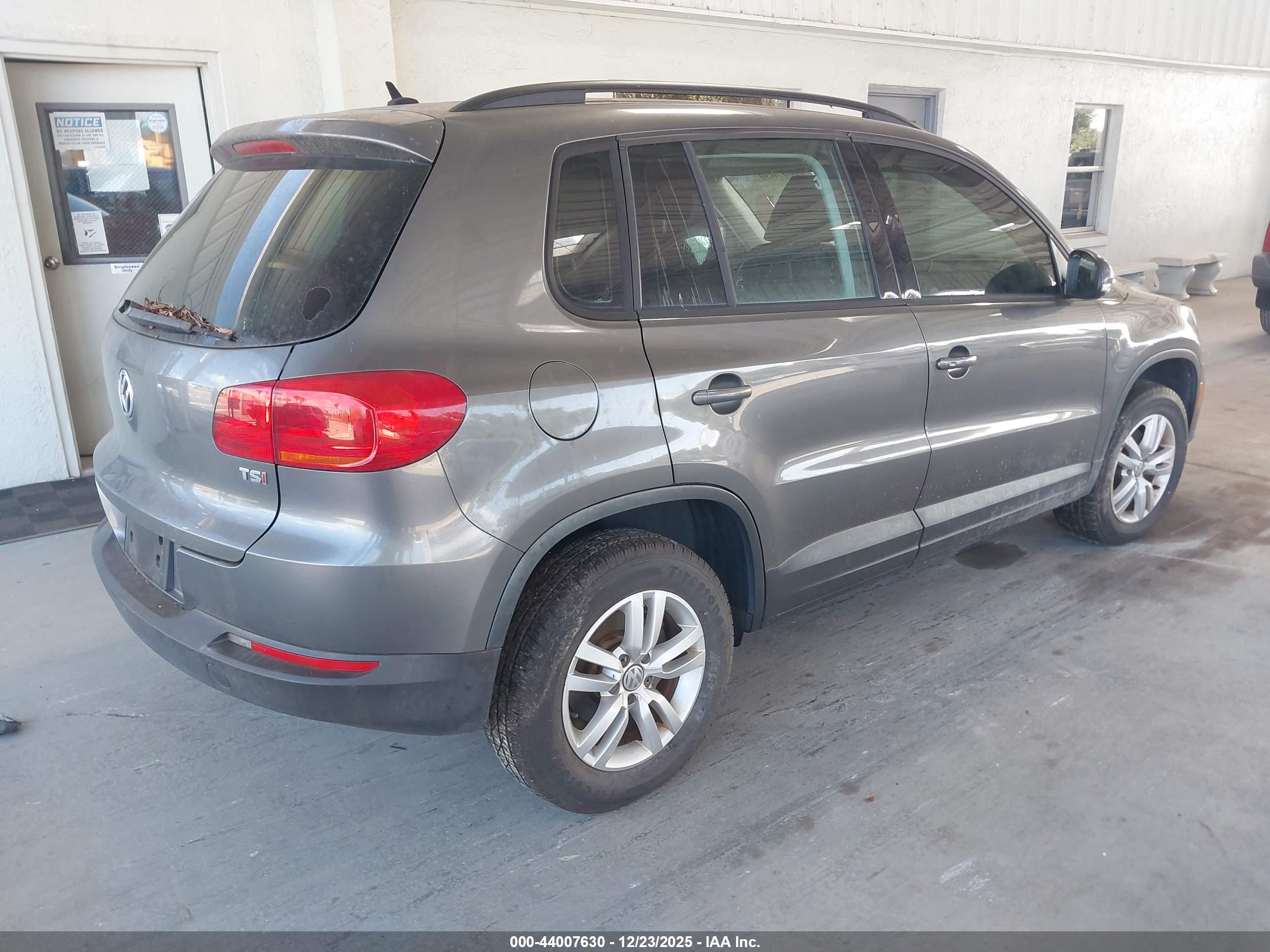 VOLKSWAGEN TIGUAN image 4