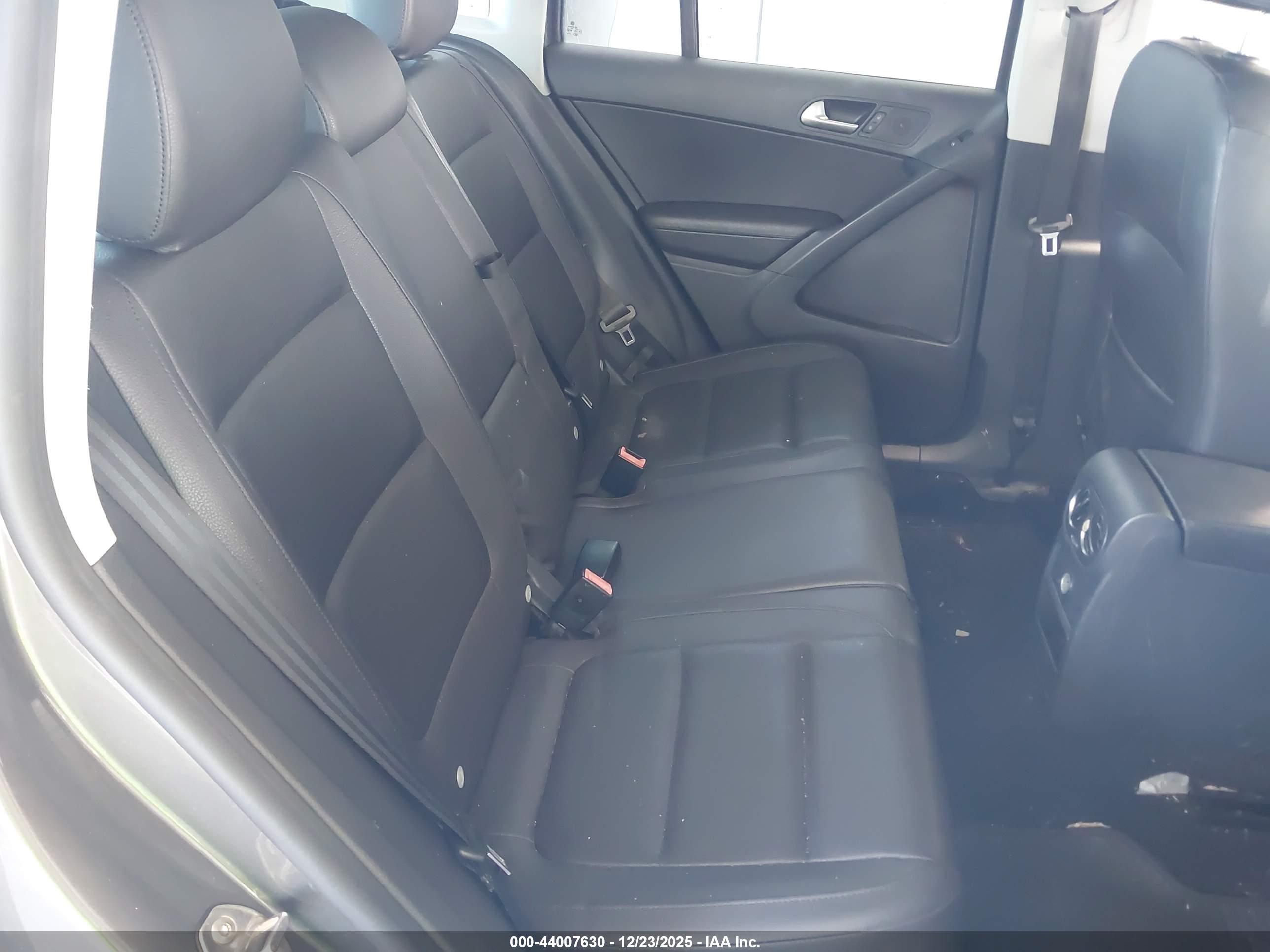 VOLKSWAGEN TIGUAN image 8
