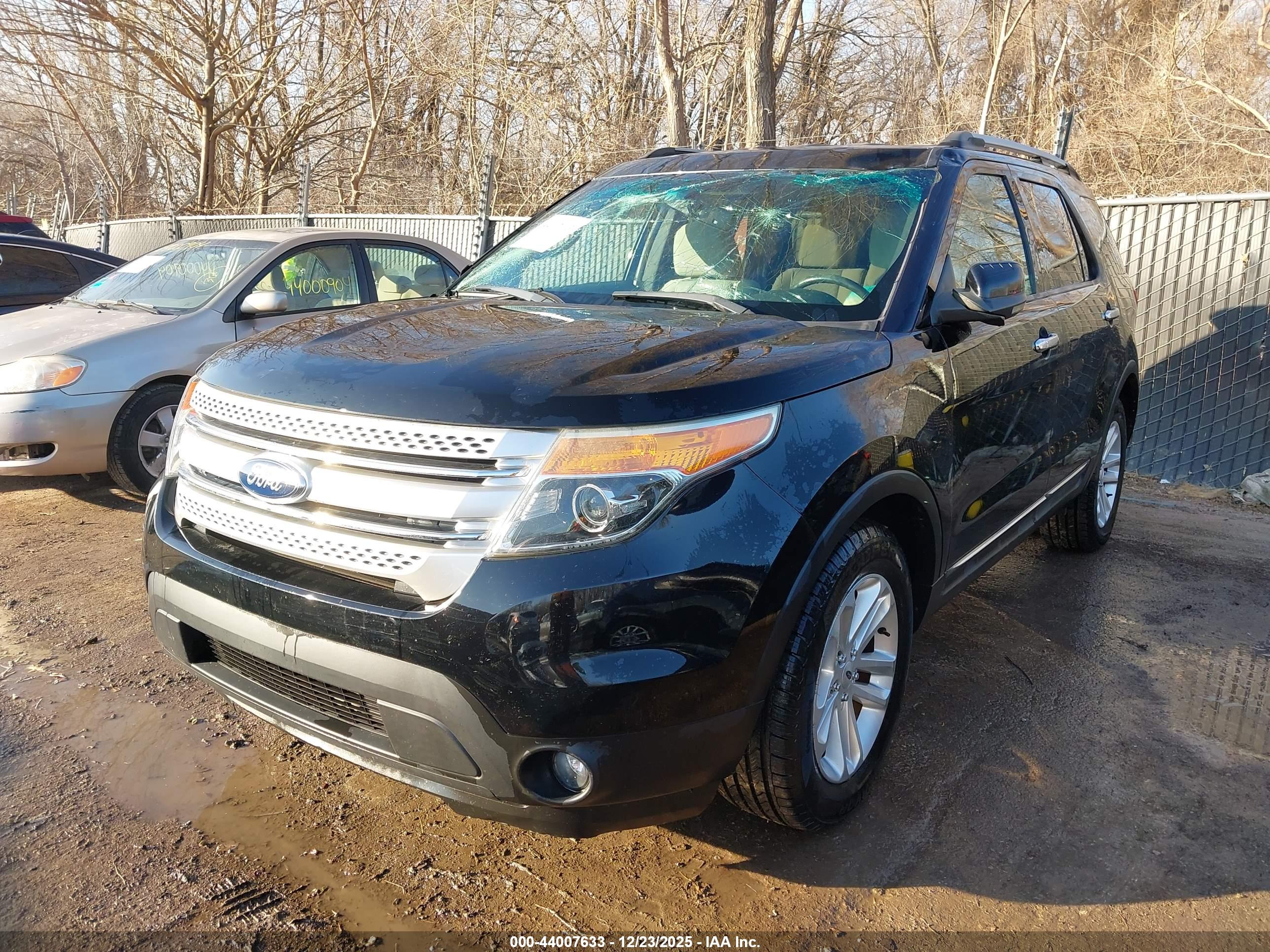 FORD EXPLORER image 2