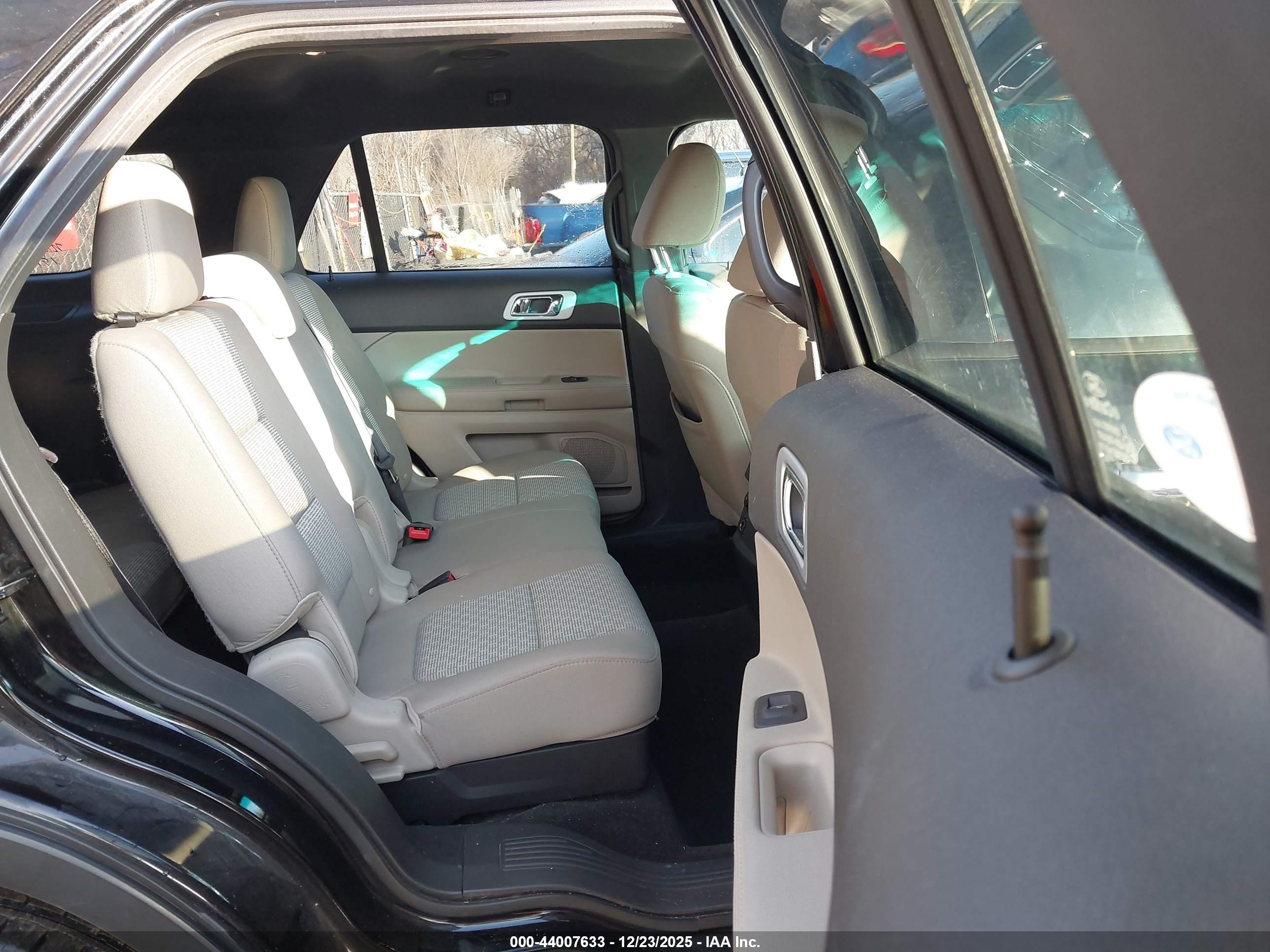 FORD EXPLORER image 8