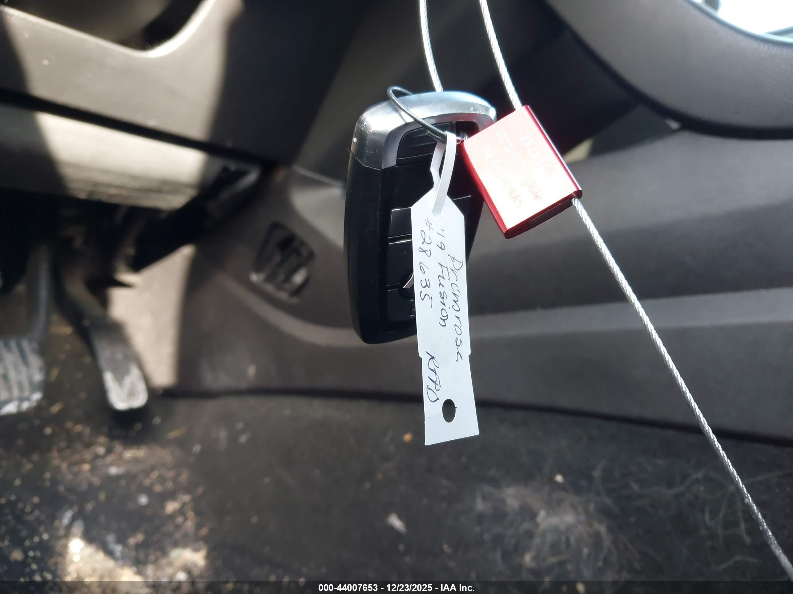 FORD FUSION image 11