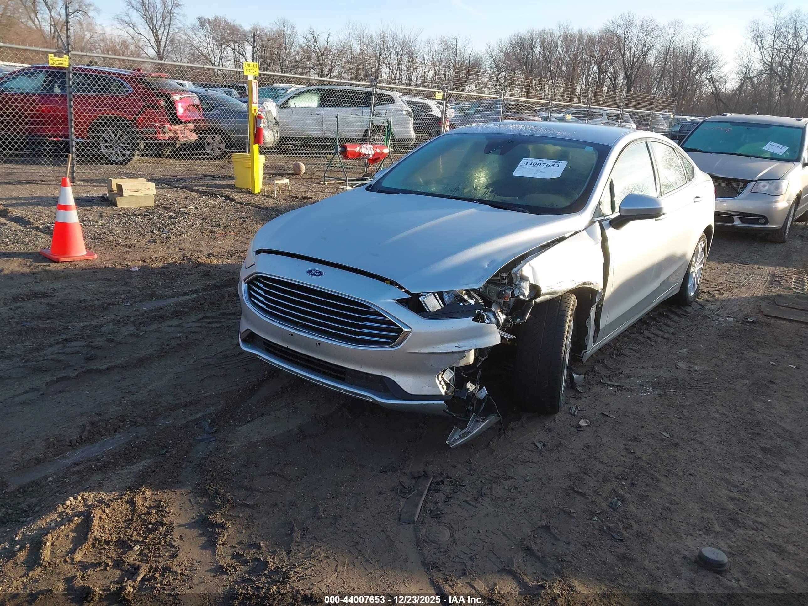 FORD FUSION image 2