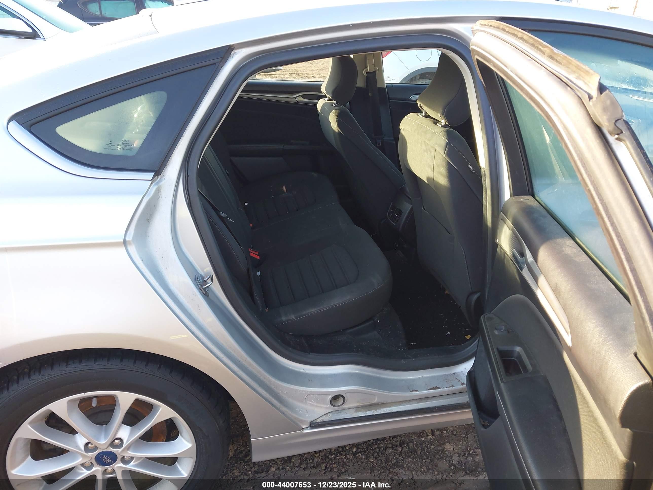 FORD FUSION image 8